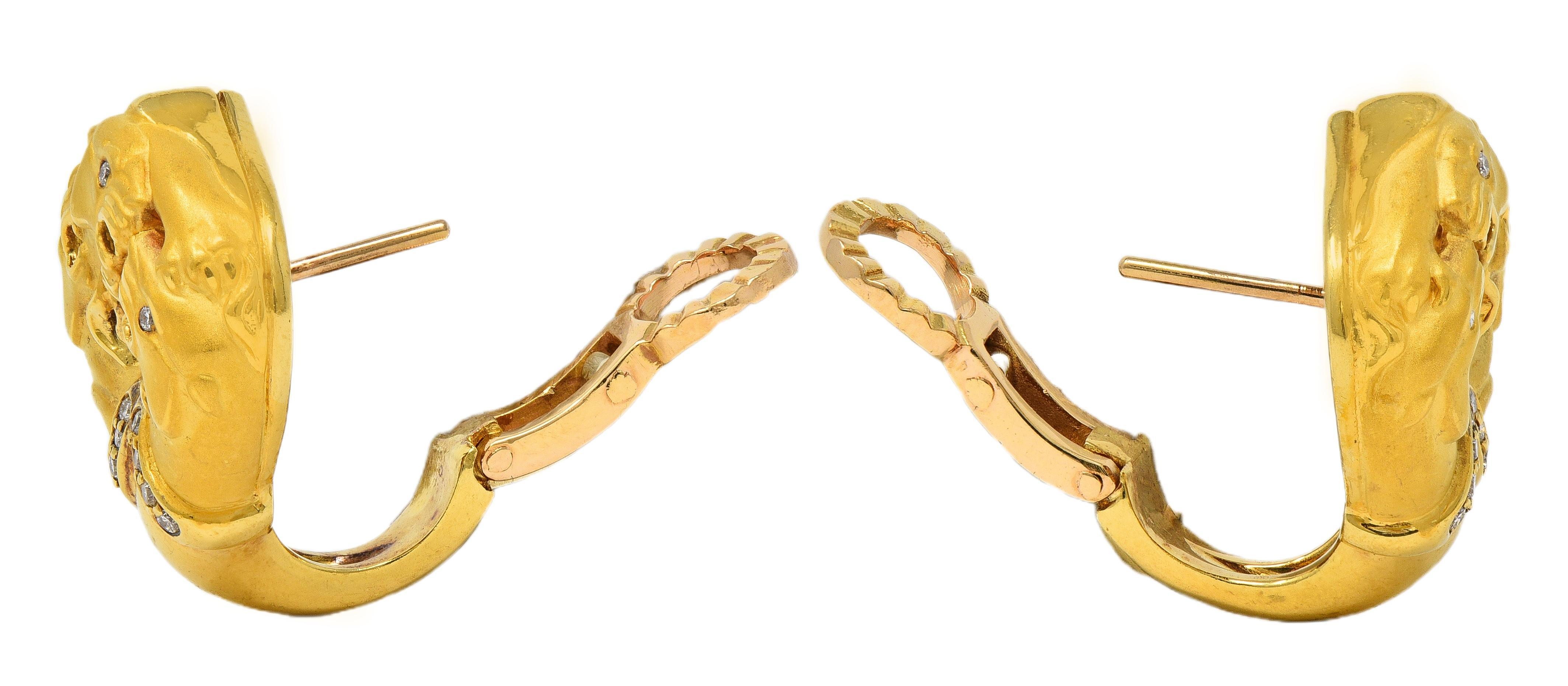 Carrera y Carrera 2000's Diamant 18 Karat Gelbgold Dreifach-Panther-Ohrringe Damen im Angebot