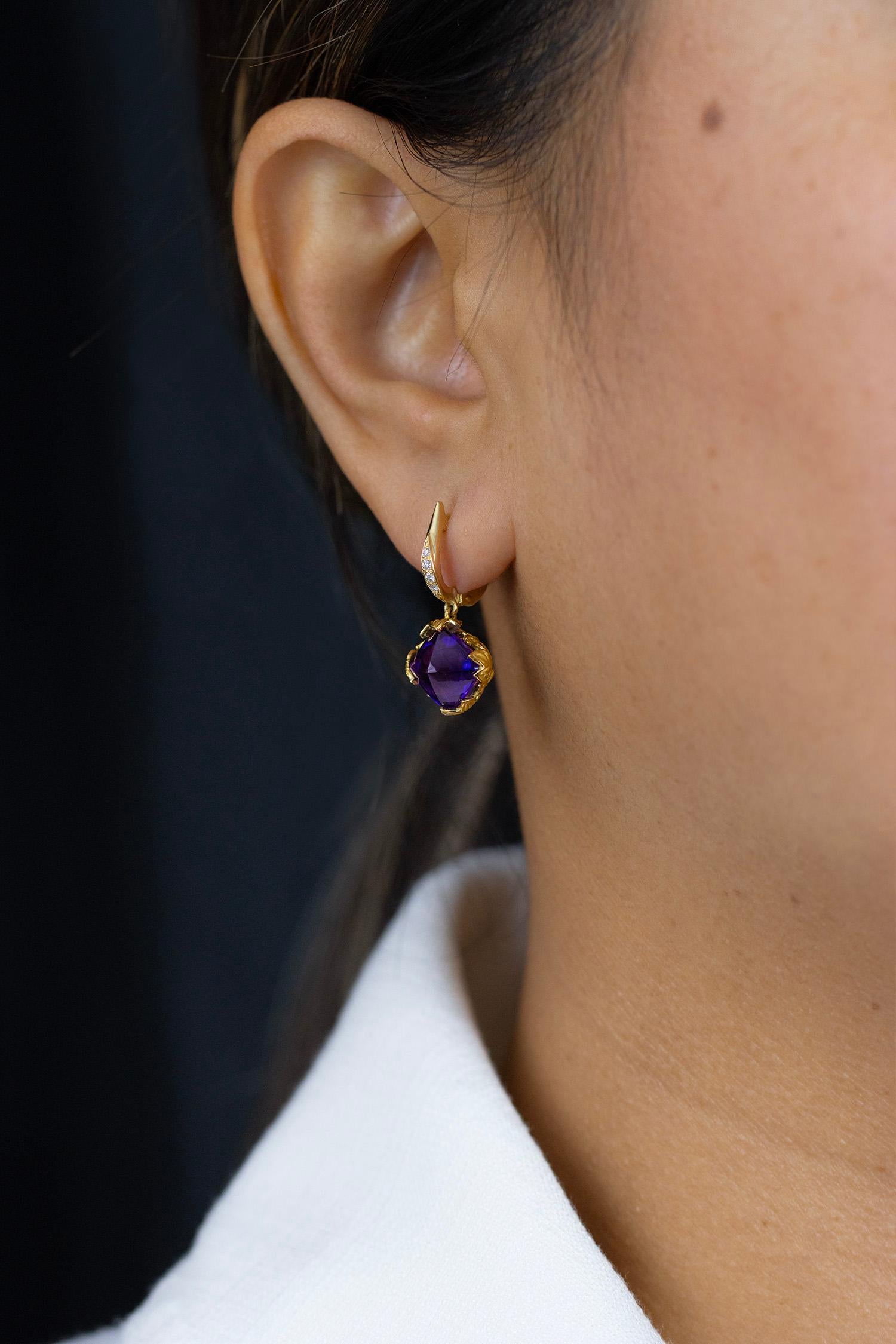 Carrera y Carrera 5.53 Carats Total Sugarloaf Amethyst with Diamond Lia Earrings In New Condition For Sale In New York, NY