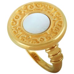 Carrera y Carrera Alegrias 18 Karat Yellow Gold and Mother of Pearl Ring