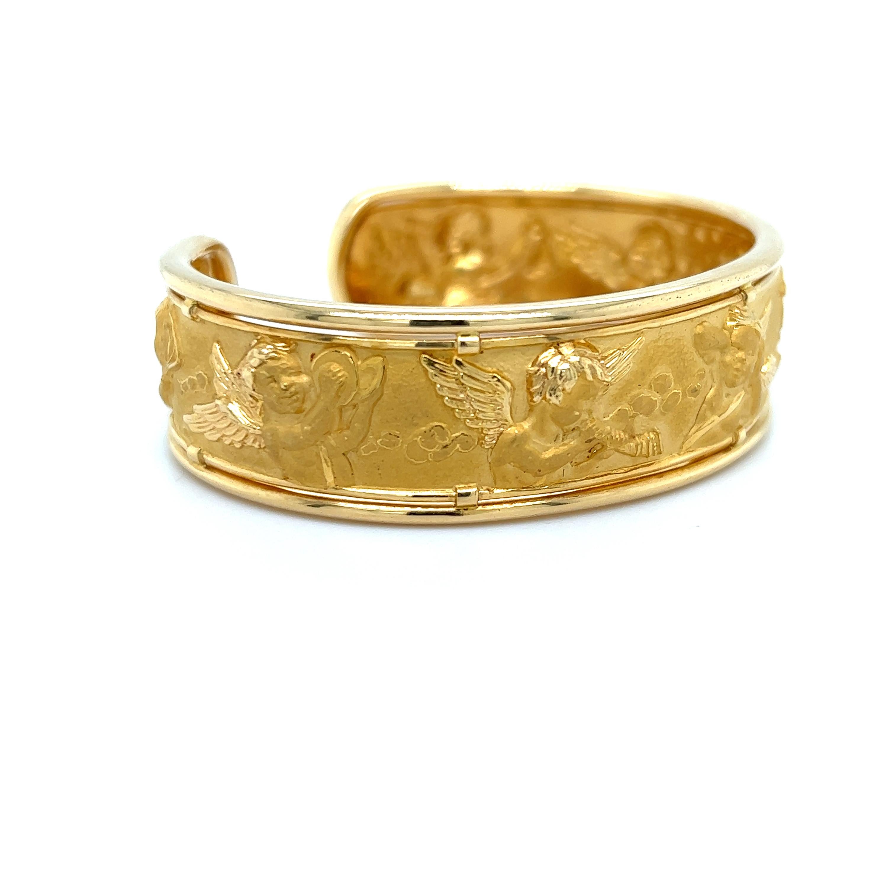 Beautiful piece of art crafted by famed designer Carrera Y Carrera. This cuff bracelet is crafted in 22k & 18k yellow gold and depicts cherubs happily playing instruments in a heavenly back ground.
As most of Carrera Y Carrera pieces, this cuff