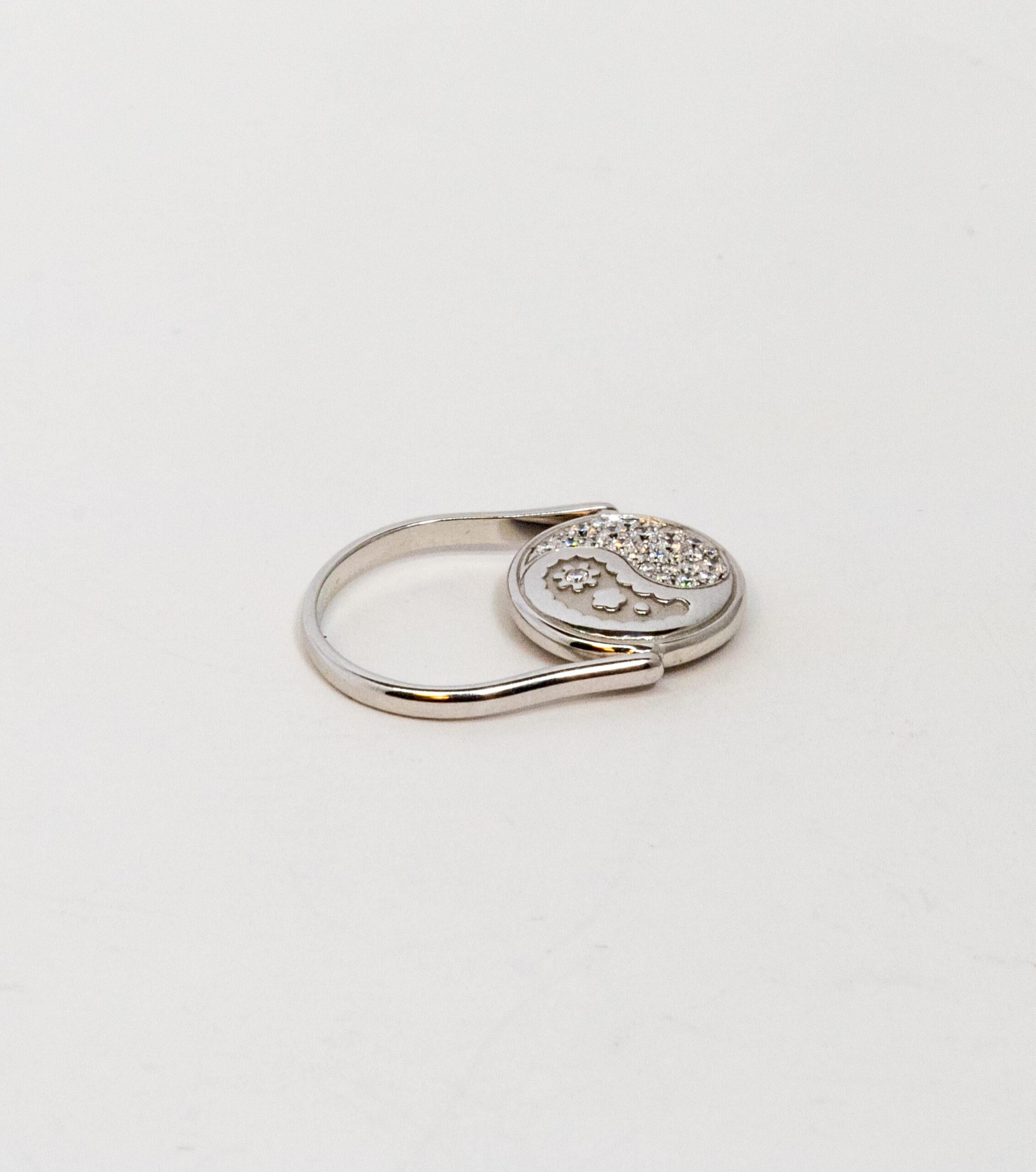 Women's Carrara Y Carrara Aqua Reversible 18k White Gold with Diamonds Ring, 10071987 For Sale