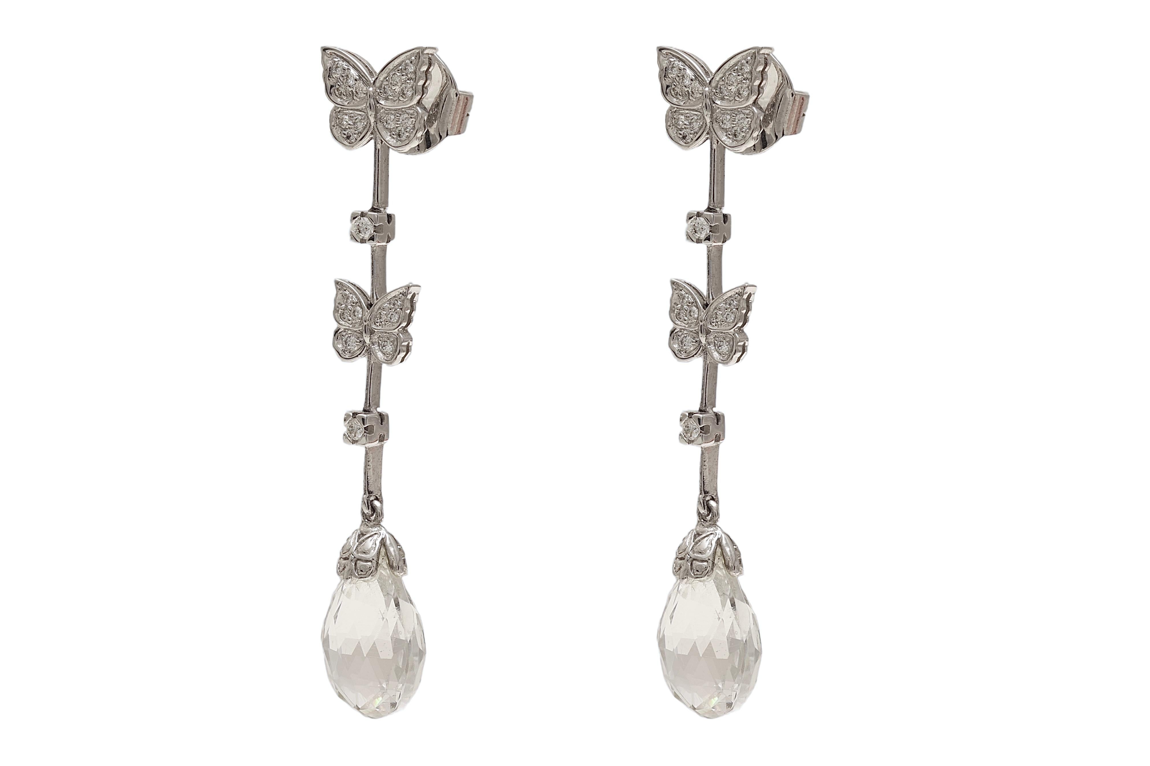 Beautiful Carrera y Carrera Baile De Mariposas Butterflies 18 kt. White Gold Earrings 

Diamonds: Brilliant cut diamonds together 0.34 ct. 

Gemstone: 2 Rock Crystals 13.6 mm x 8.8 mm

Material: 18 kt. solid White gold

Measurements: 49.8 mm x 8.8