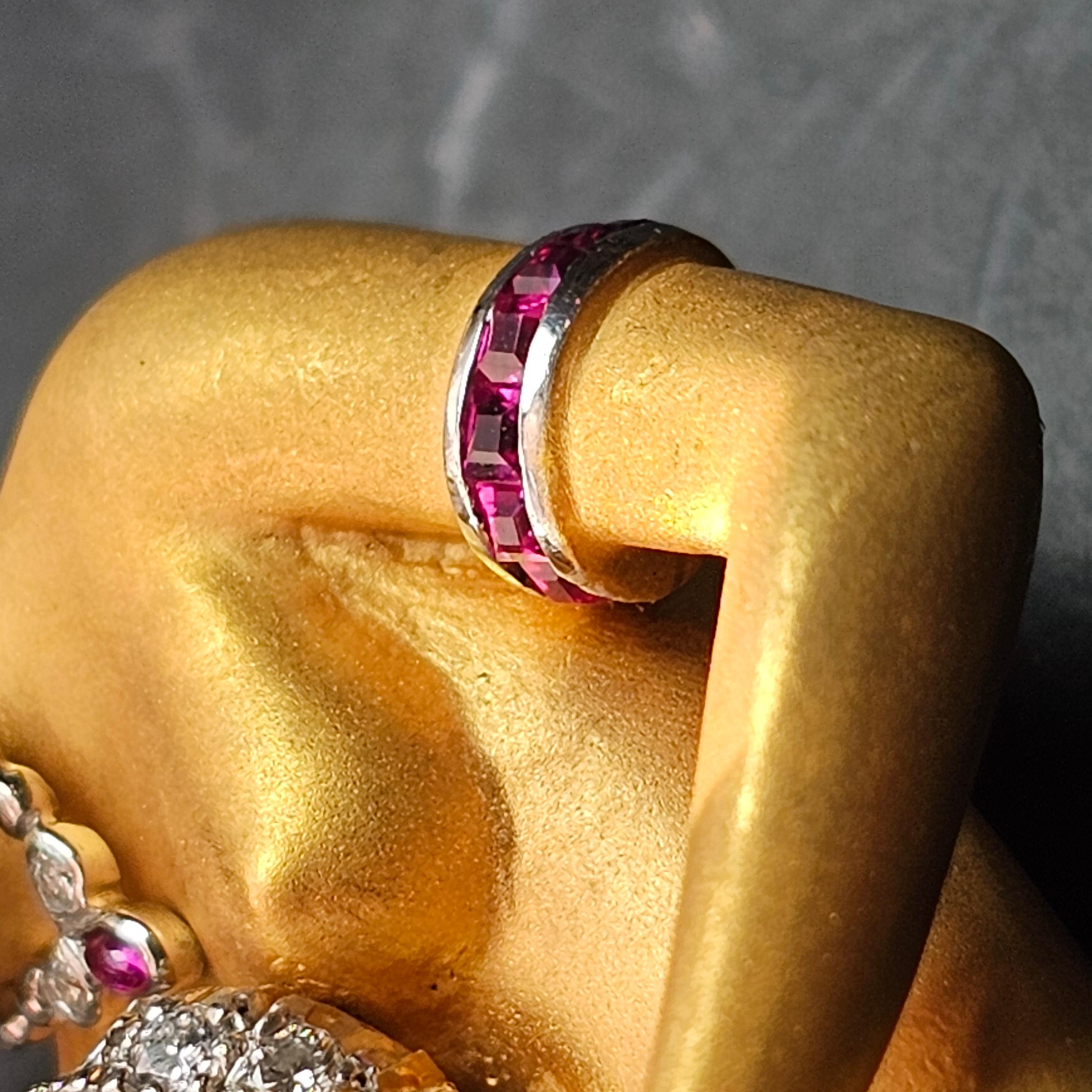 Round Cut Carrera Y Carrera Brooch Pin Leda and the Swan diamond ruby 18k Yellow gold For Sale