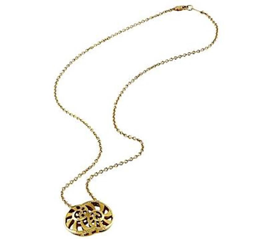 Carrera Y Carrera Brush Gold Nautilus Pendant. Carrera Y Carrera polished shell pendant necklace in brushed 18k yellow gold on an 18k yellow gold rope chain.