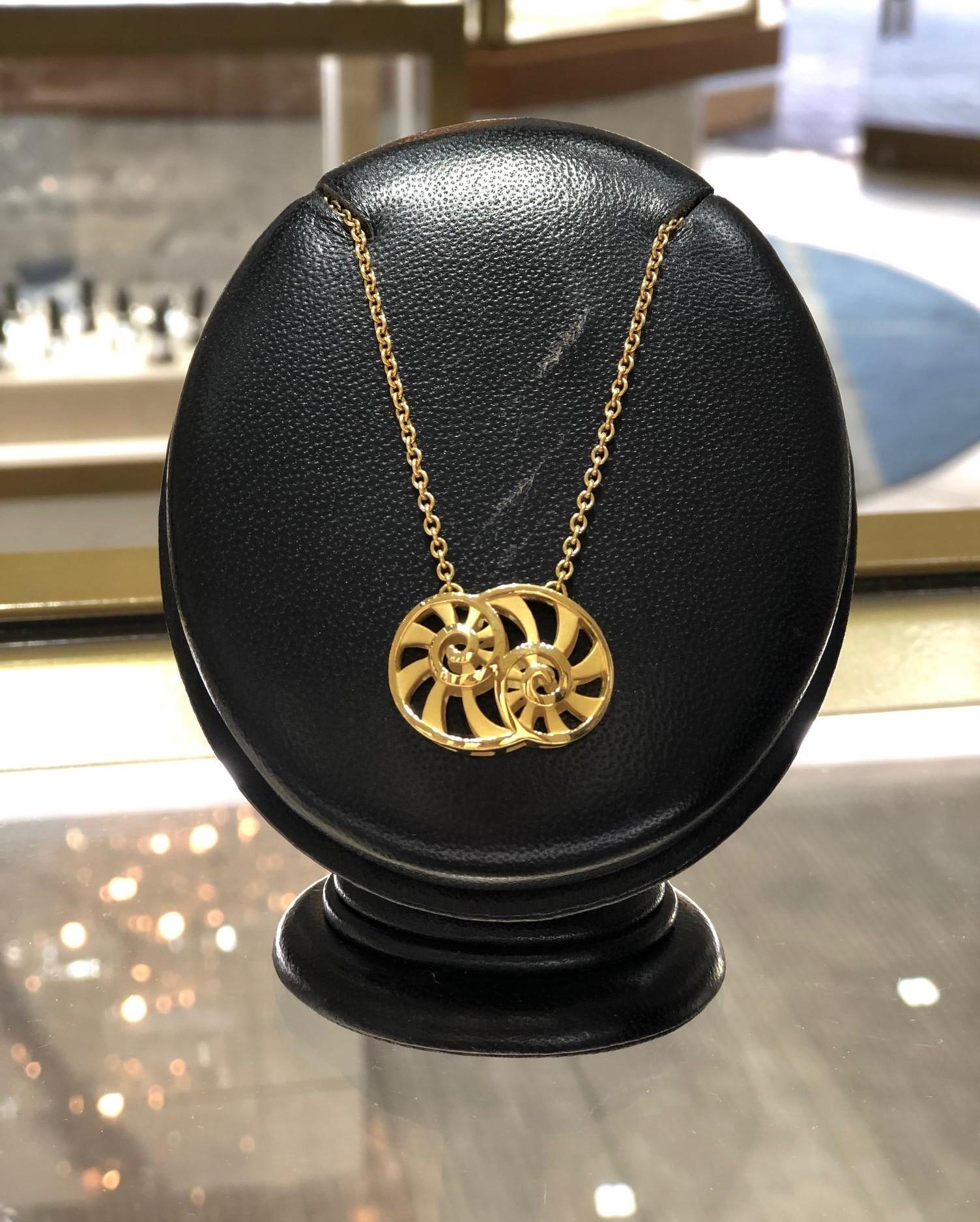 Carrera Y Carrera Brush 18 Karat Yellow Gold Nautilus Pendant In Excellent Condition For Sale In La Jolla, CA