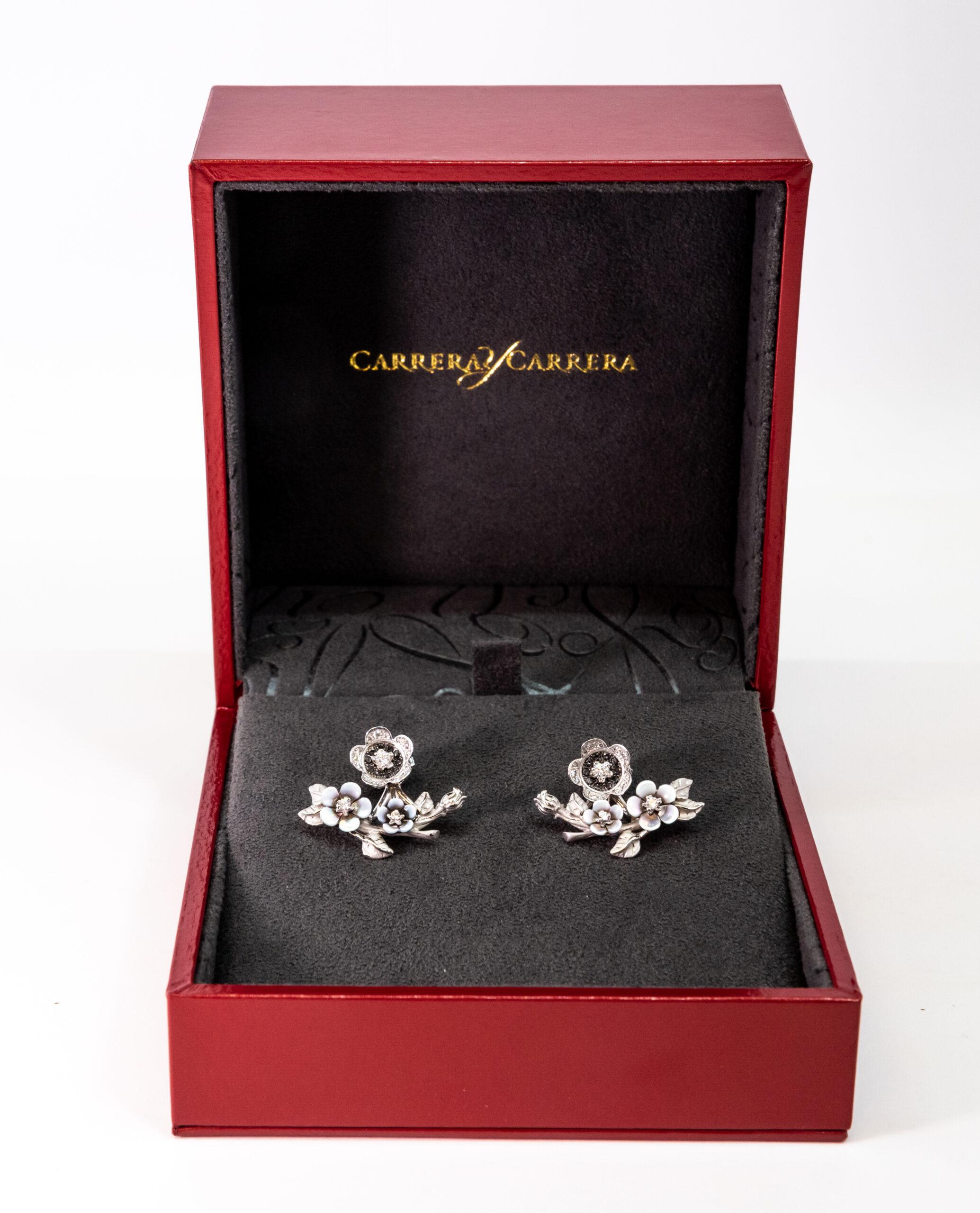 Carrera y Carrera, boucles d'oreilles Cerezo 3 fleurs en or blanc 18 carats et nacre Pour femmes en vente