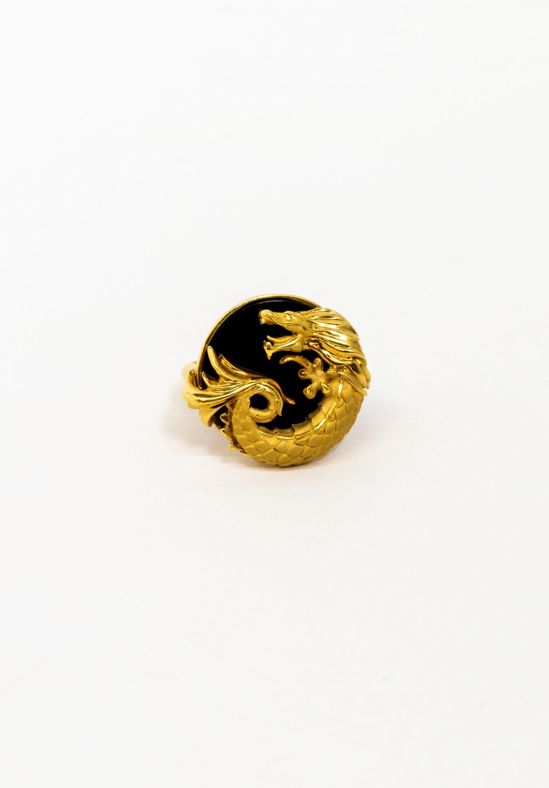 This ring is made of 18K Yellow Gold. Face side made of black Onyx and decorated with a 18K Yellow Gold dragon figure.

Size – 54.5 (7 US)