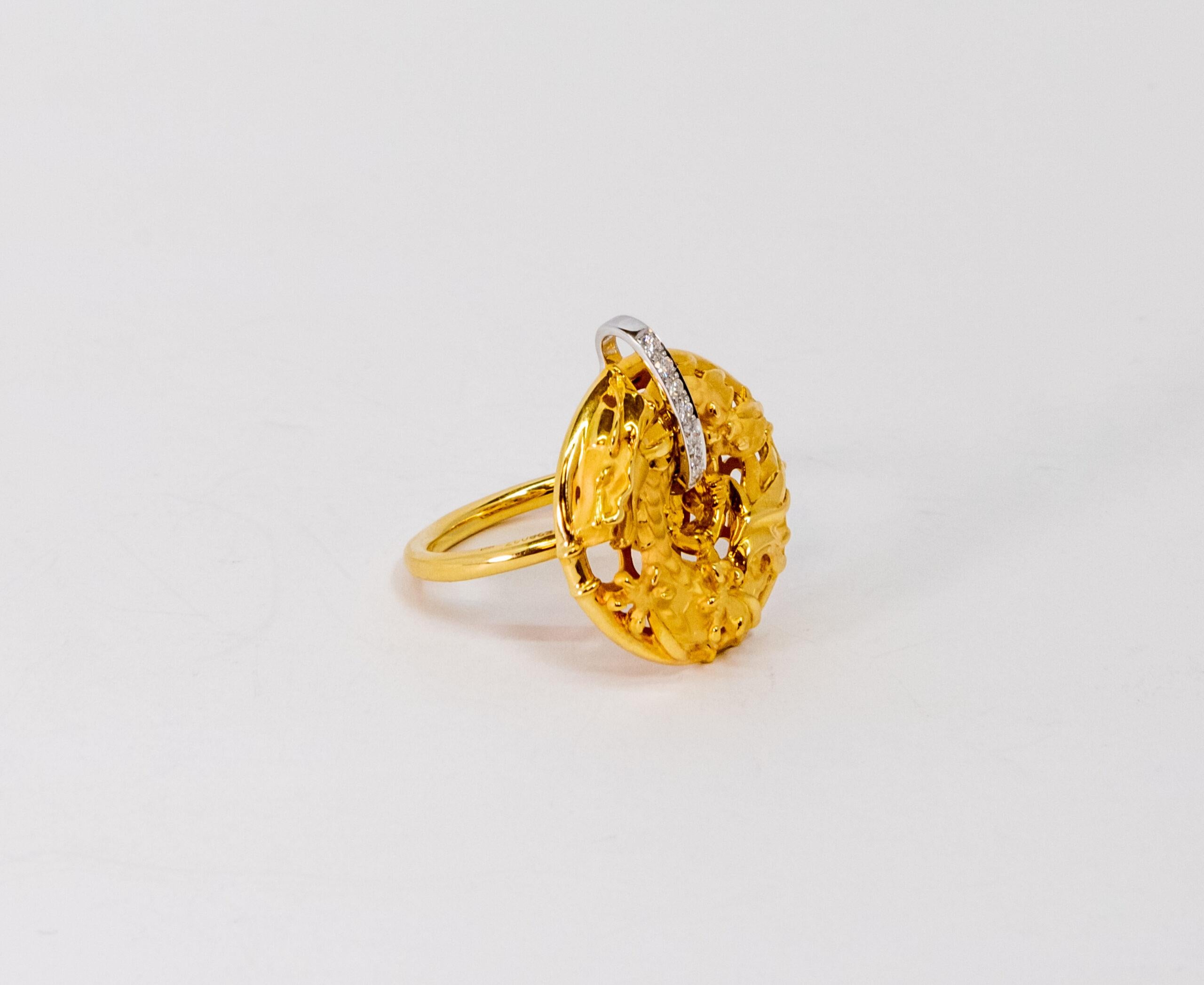 This ring is made of 18K Yellow Gold. It is decorated with a 18K Yellow Gold dragon figure and 7 diamonds (~0.09ct).

Size – 55 (7 US)