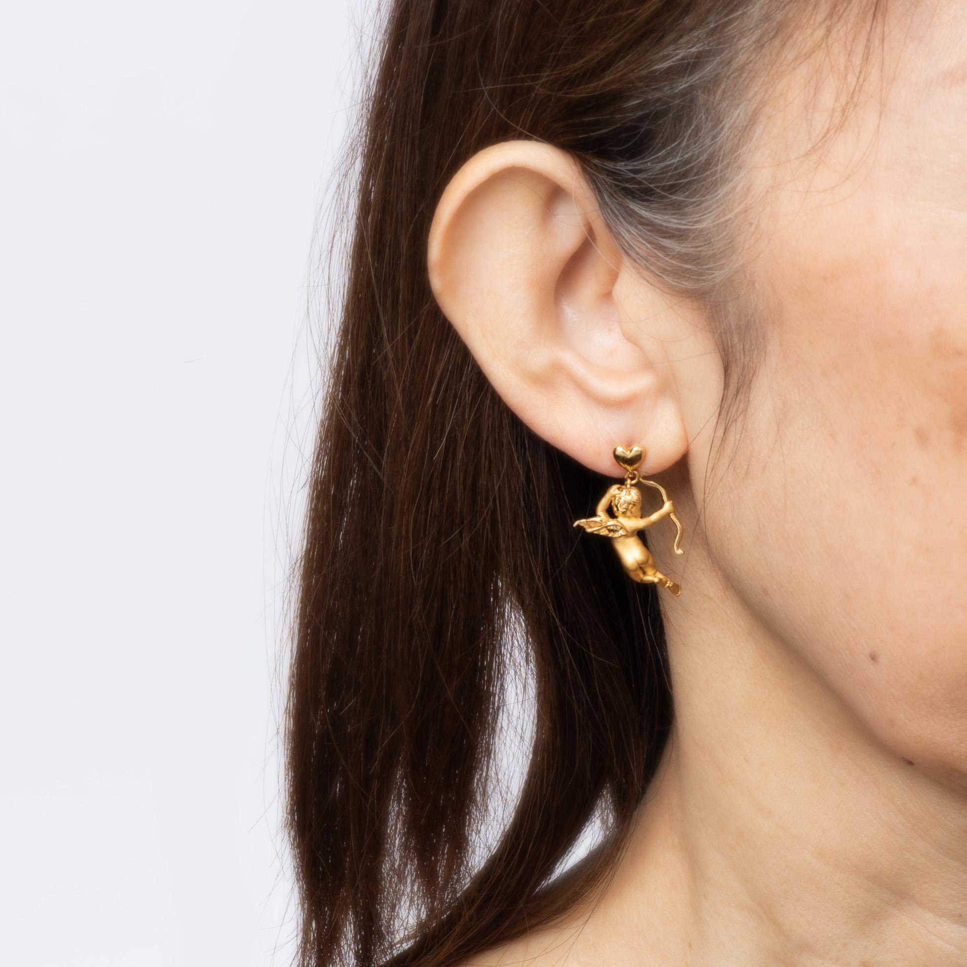 Contemporary Carrera y Carrera Cupid Drop Earrings Estate 18k Yellow Gold COA Signed Jewelry For Sale