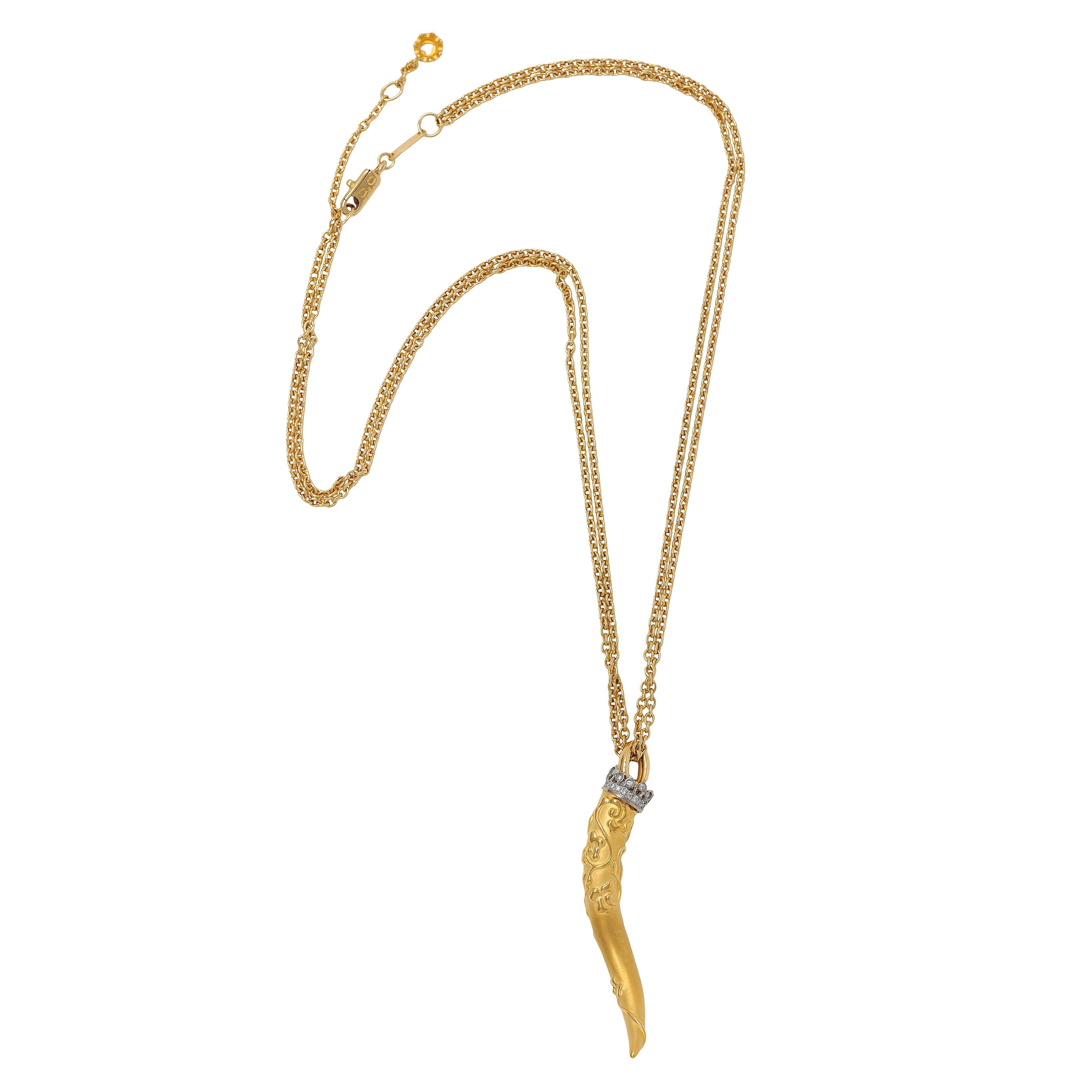 Taglio singolo Carrera y Carrera Collana con diamante in oro 18 carati Ava Maxi Cornicello in vendita
