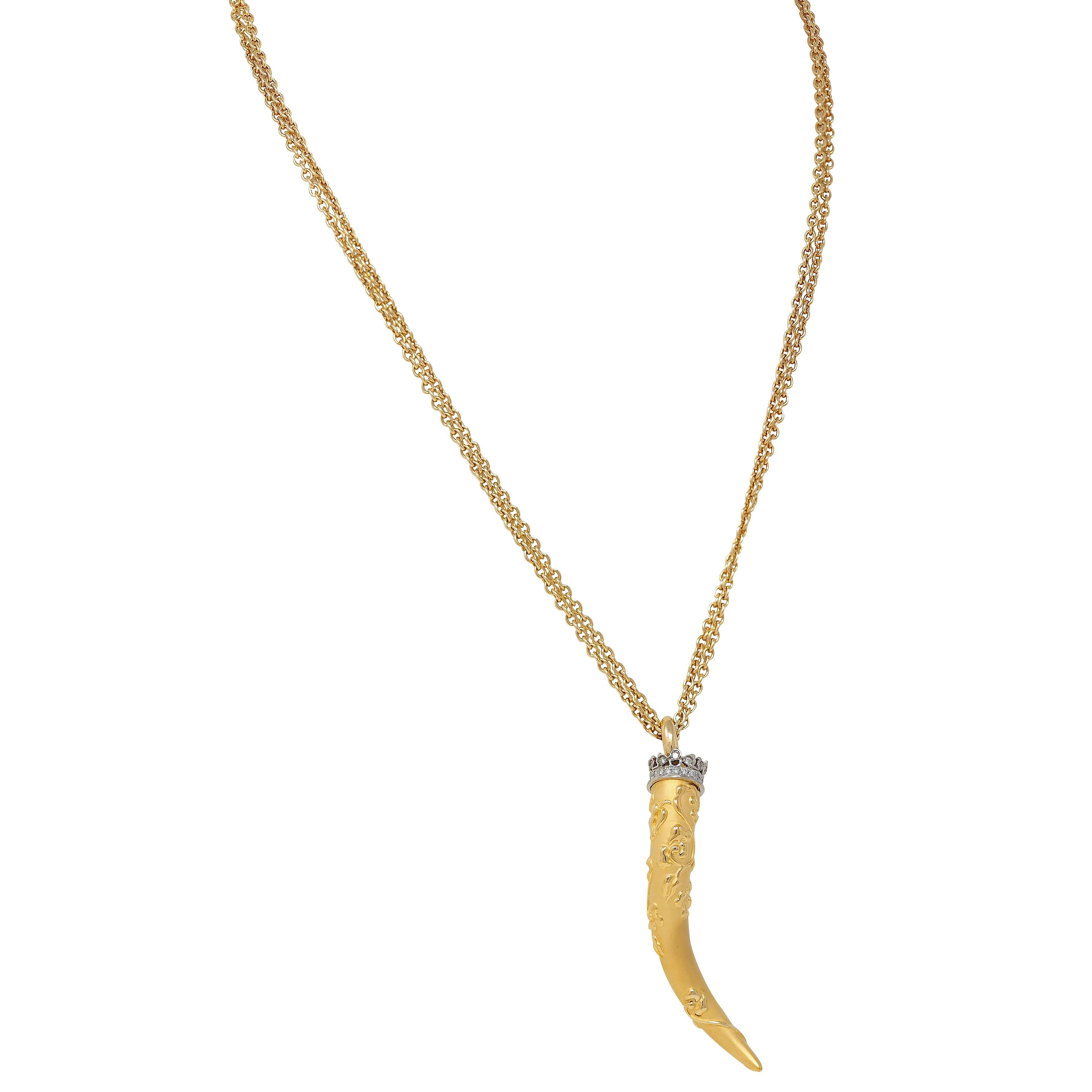 Carrera y Carrera Collana con diamante in oro 18 carati Ava Maxi Cornicello In condizioni ottime in vendita a Philadelphia, PA