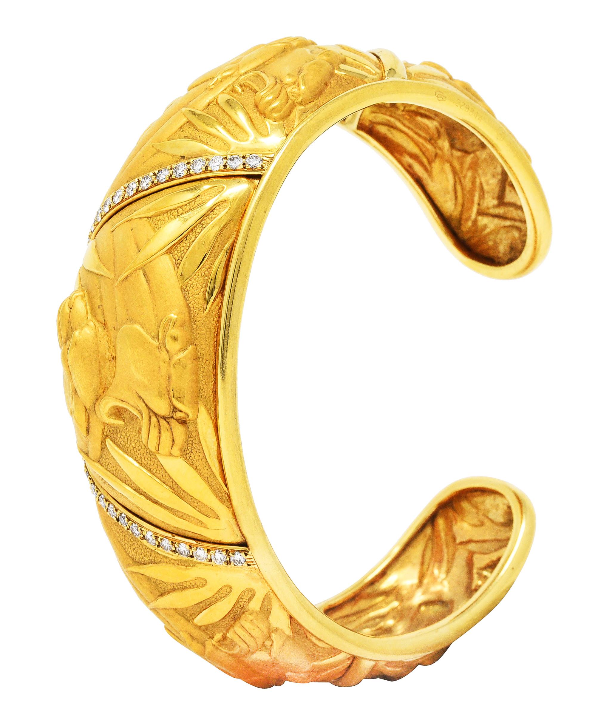 Carrera y Carrera Diamond 18 Karat Yellow Gold Panther Cuff Bracelet In Excellent Condition In Philadelphia, PA