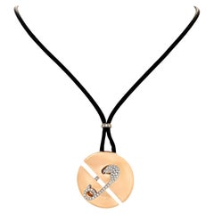 Carrera Y Carrera, collier pendentif médaillon de sécurité en or 18 carats et diamants