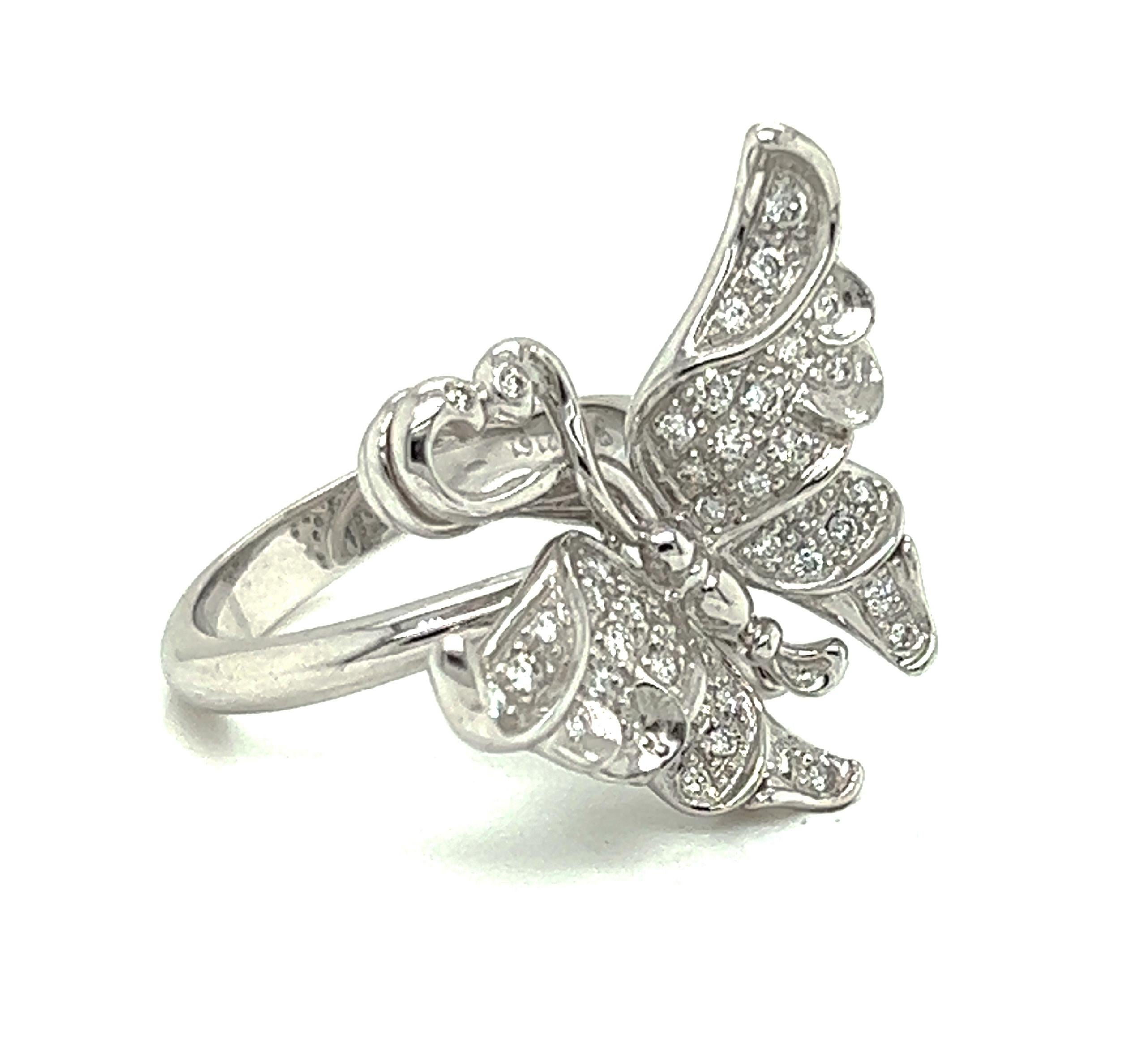 Brilliant Cut Carrera y Carrera Diamond 18k White Gold Fancy Butterfly Ring For Sale