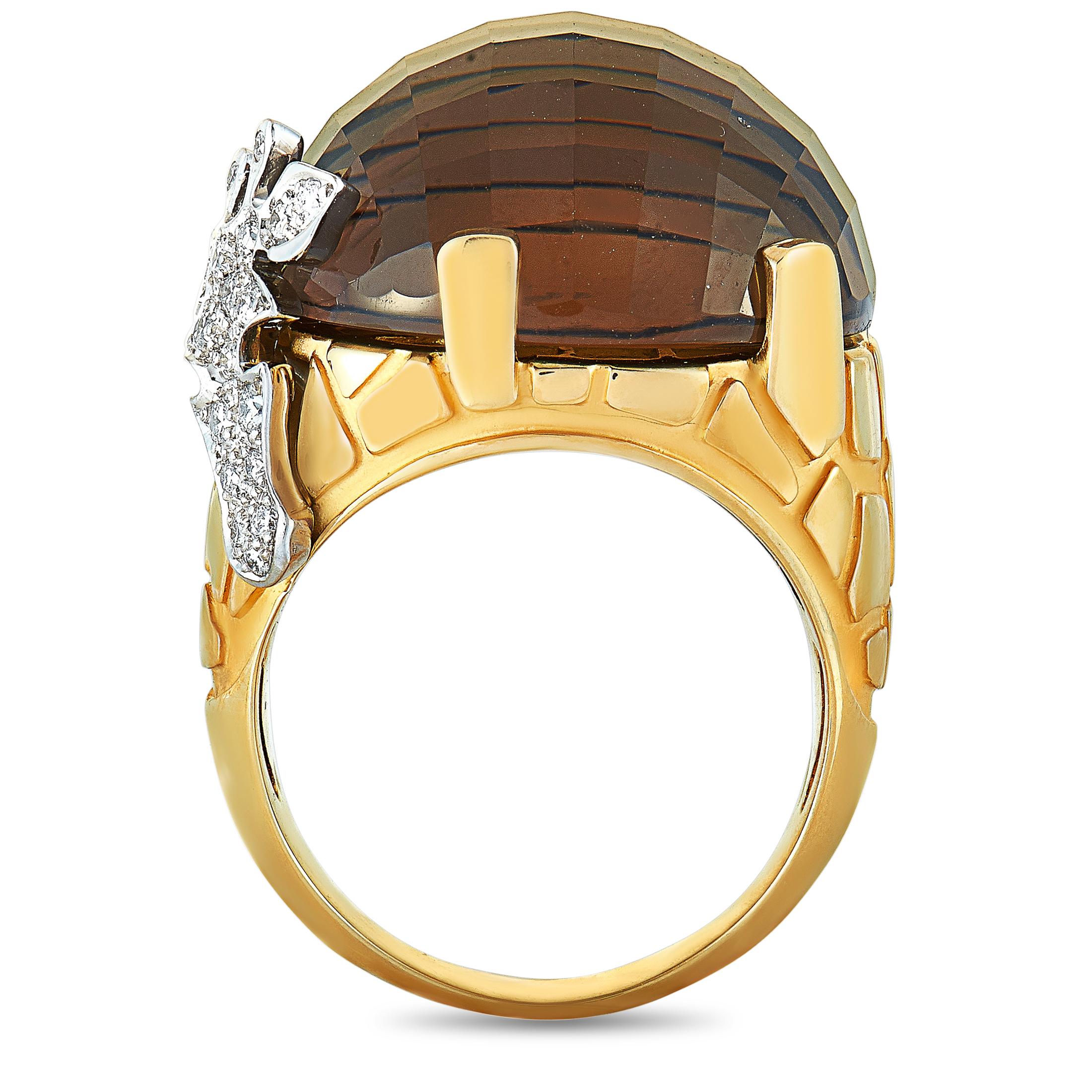 This Carrera y Carrera ring is made out of 18K yellow and white gold and set with diamonds and a smoky quartz. The ring weighs 23.6 grams, boasting band thickness of 4 mm and top height of 14 mm, while top dimensions measure 22 by 20 mm.

Offered in