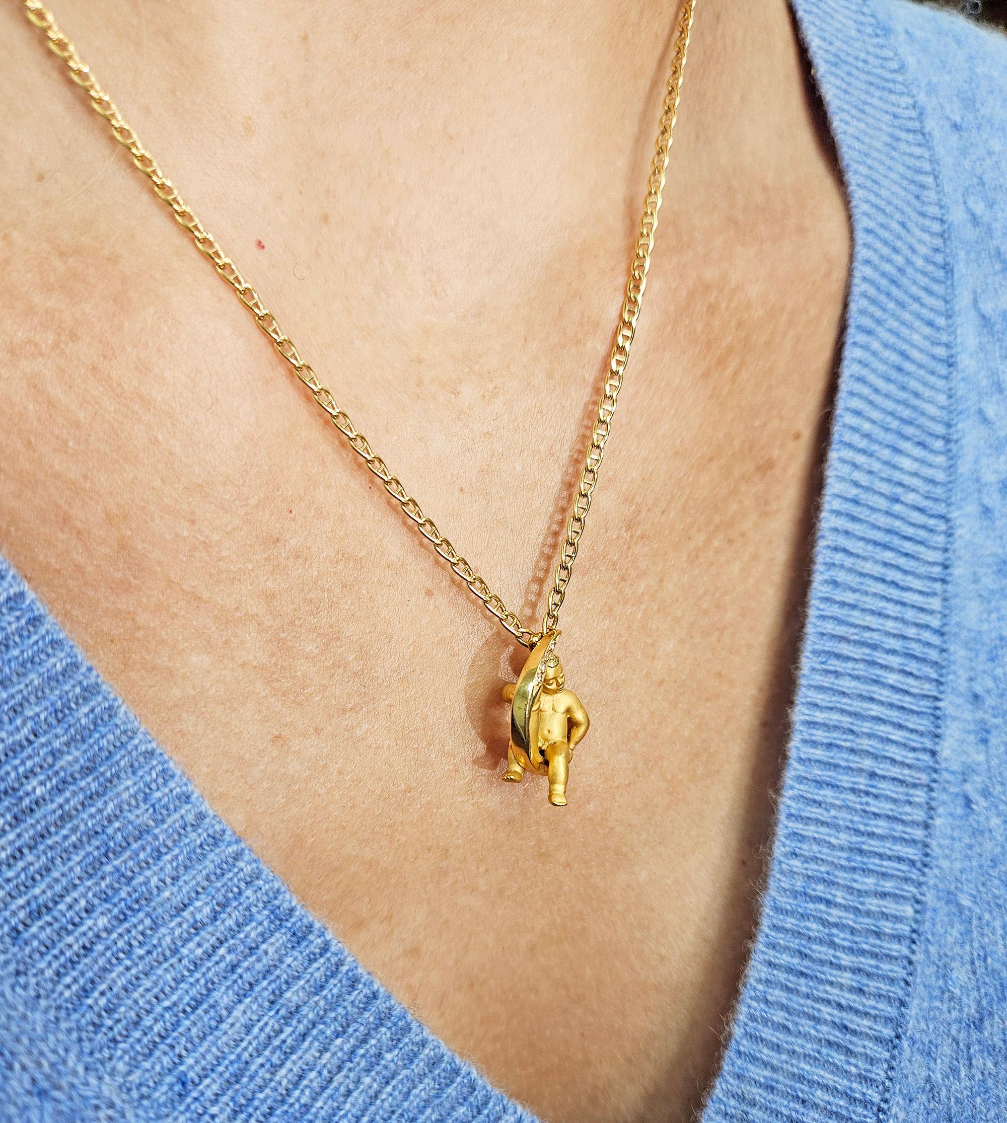 Carrera y Carrera Diamond Crescent Moon Child Angel 18K Gold Pendant Necklace For Sale 7
