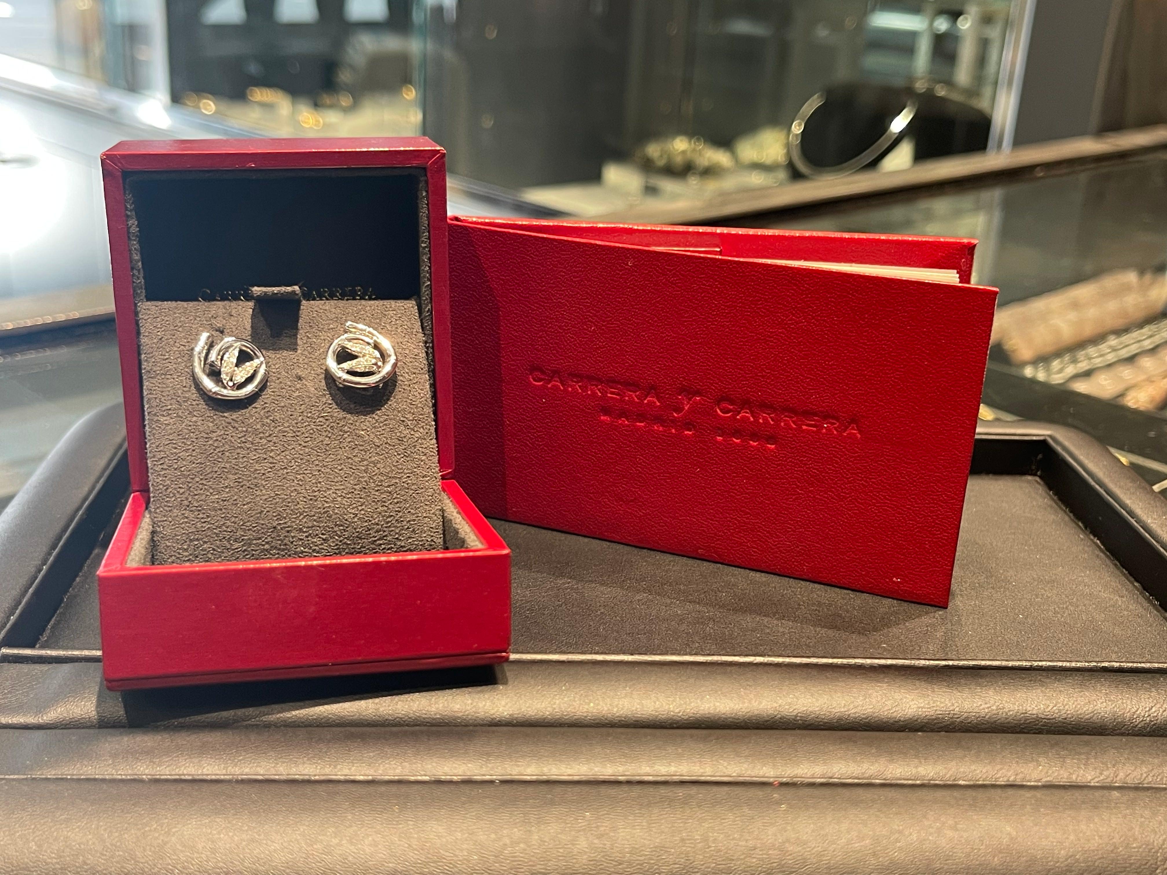 New pair of Carrera y Carrera 18K white gold diamond cufflinks. The shape of cufflinks represents bamboo stems and leaves paved with diamonds.

Total weight: 11 grams

Comes with an original box and papers.

All our pieces have been carefully