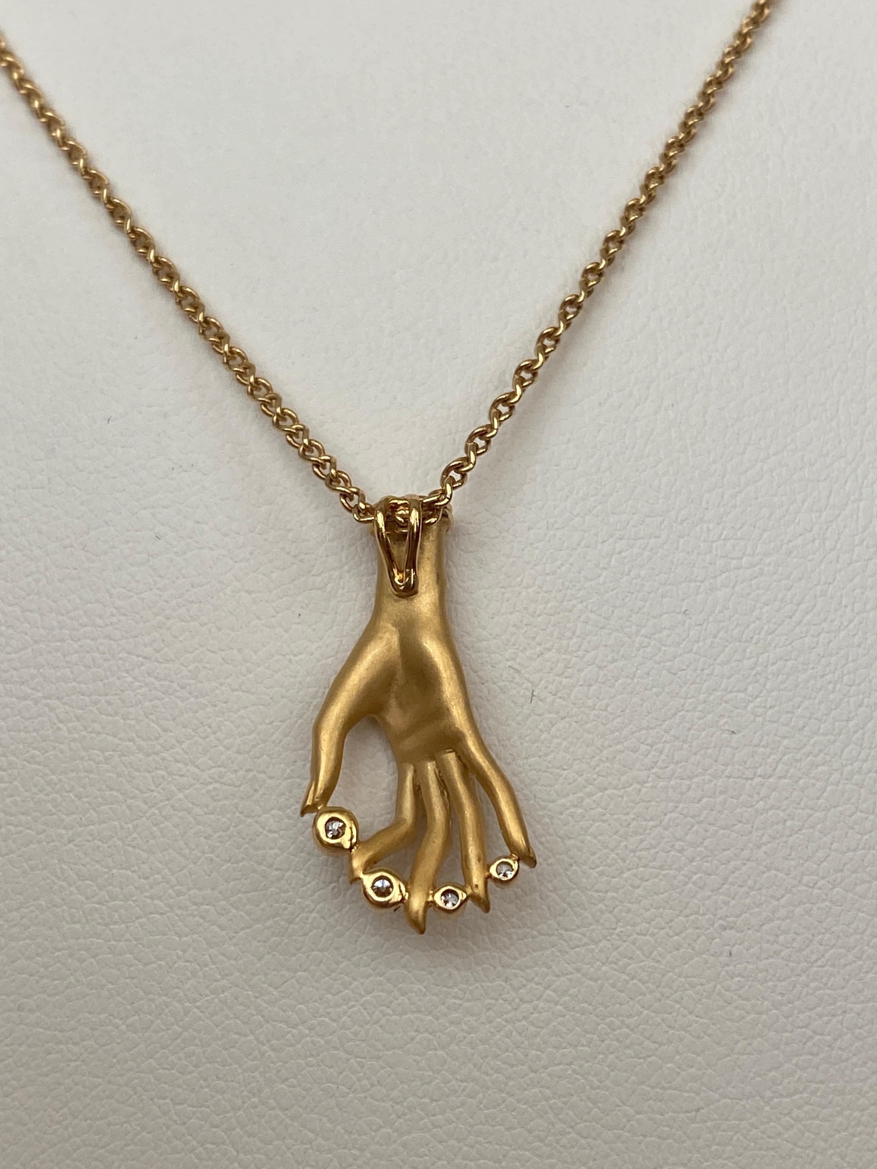 Carrera y Carrera Diamant-Anhänger-Halskette mit Handmotiv K18 Gelbgold (Brillantschliff)
