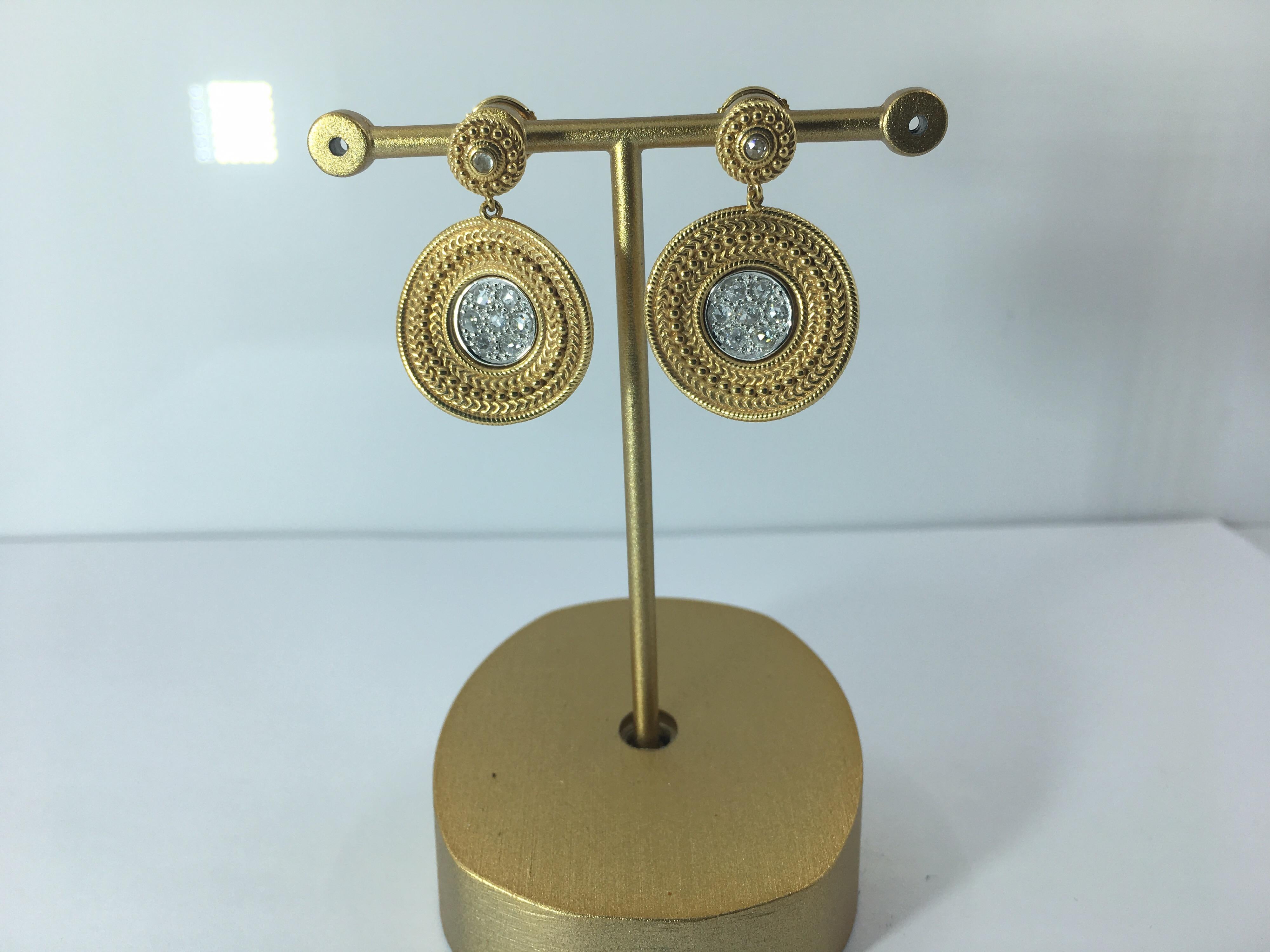 Ruedo Collection Earrings
18kt Yellow Gold Earrings (14.7gr)
With Diamond Centered Small Drop
And White Gold And Diamond Centered Disk = 0.60ct

