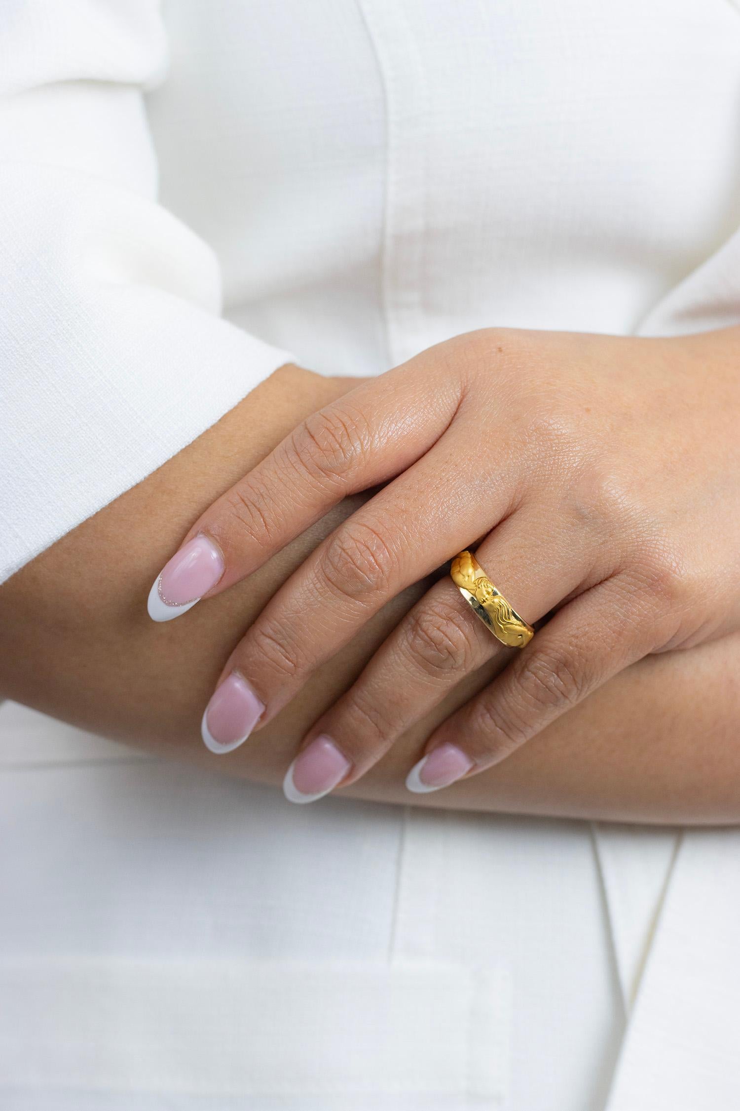 Carrera y Carrera El Beso Wedding Ring in 18K Yellow Gold For Sale 5