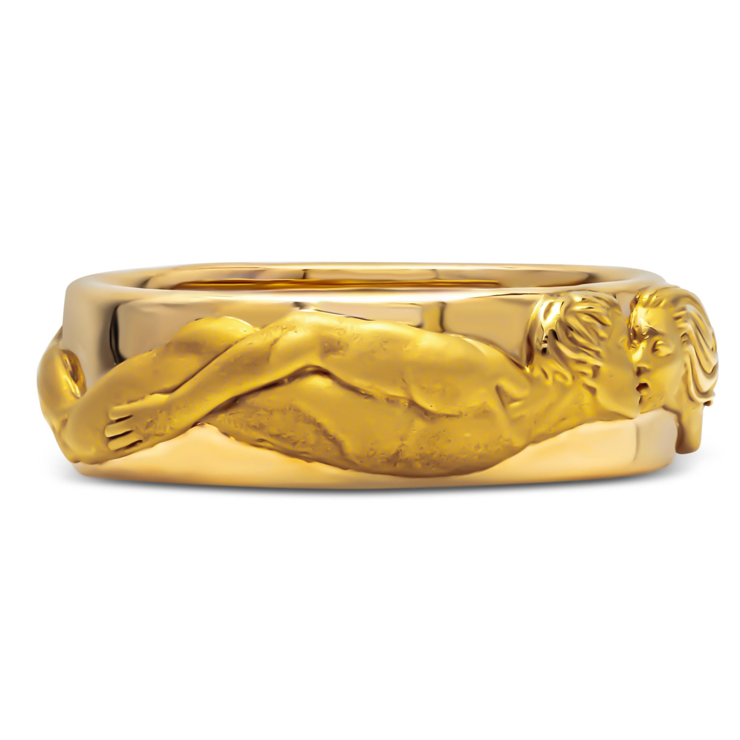 Women's or Men's Carrera y Carrera El Beso Wedding Ring in 18K Yellow Gold For Sale