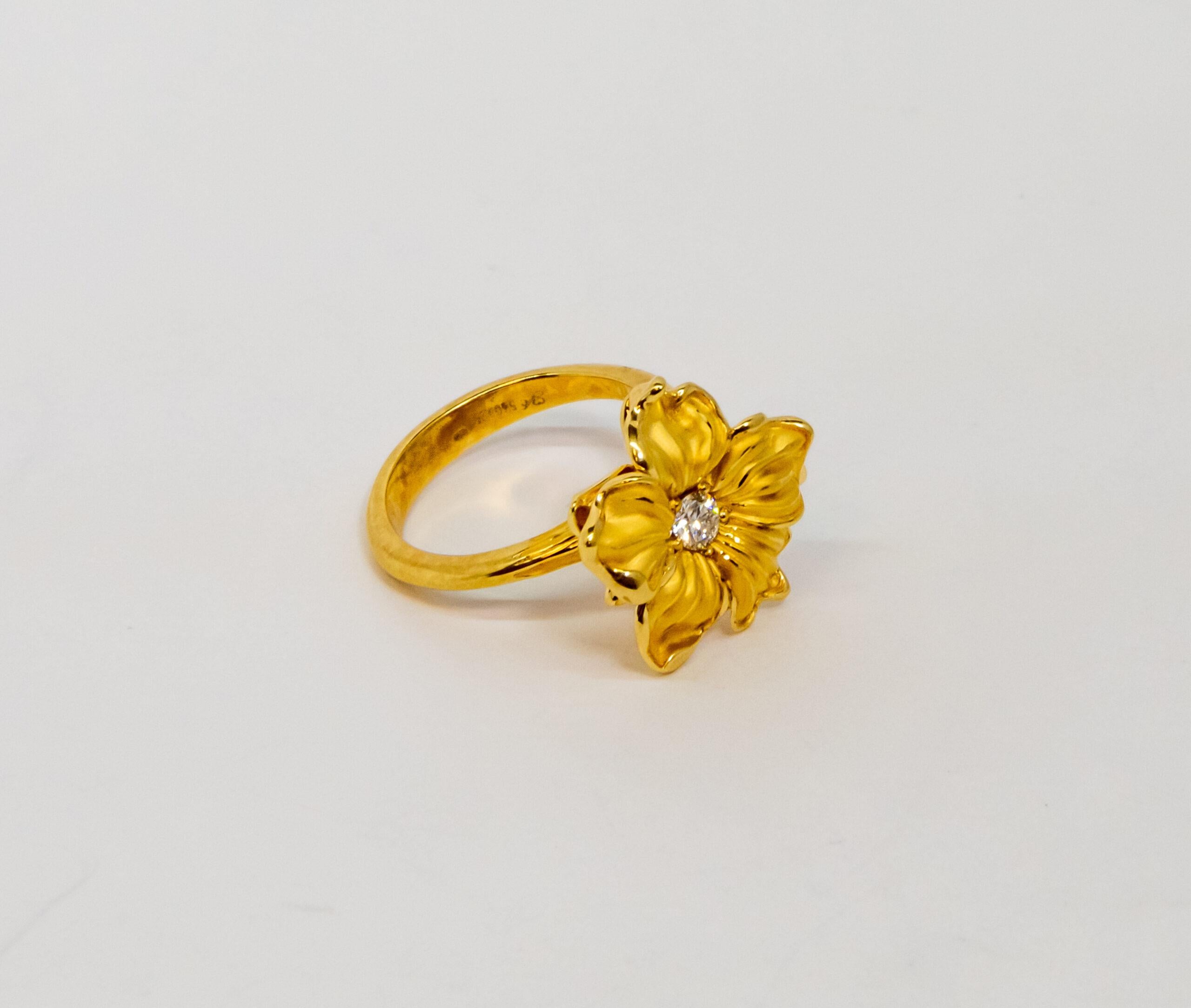 Carrera y Carrera Emperatriz 18k Yellow Gold Diamond Ring, 10076548 In New Condition For Sale In North Miami Beach, FL