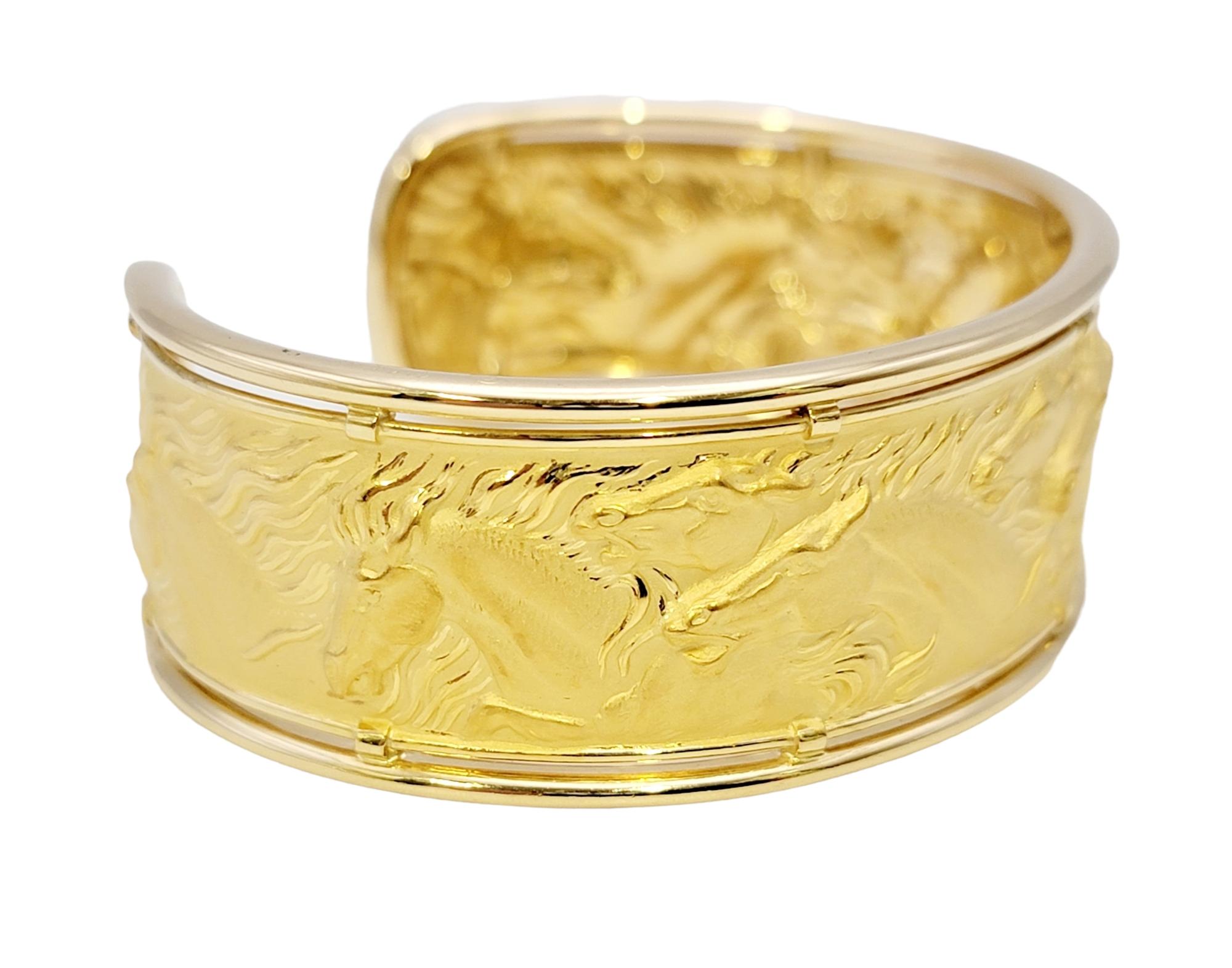 Carrera y Carrera Equestre Bracciale largo con cavallo in oro giallo 18 carati In condizioni buone a Scottsdale, AZ