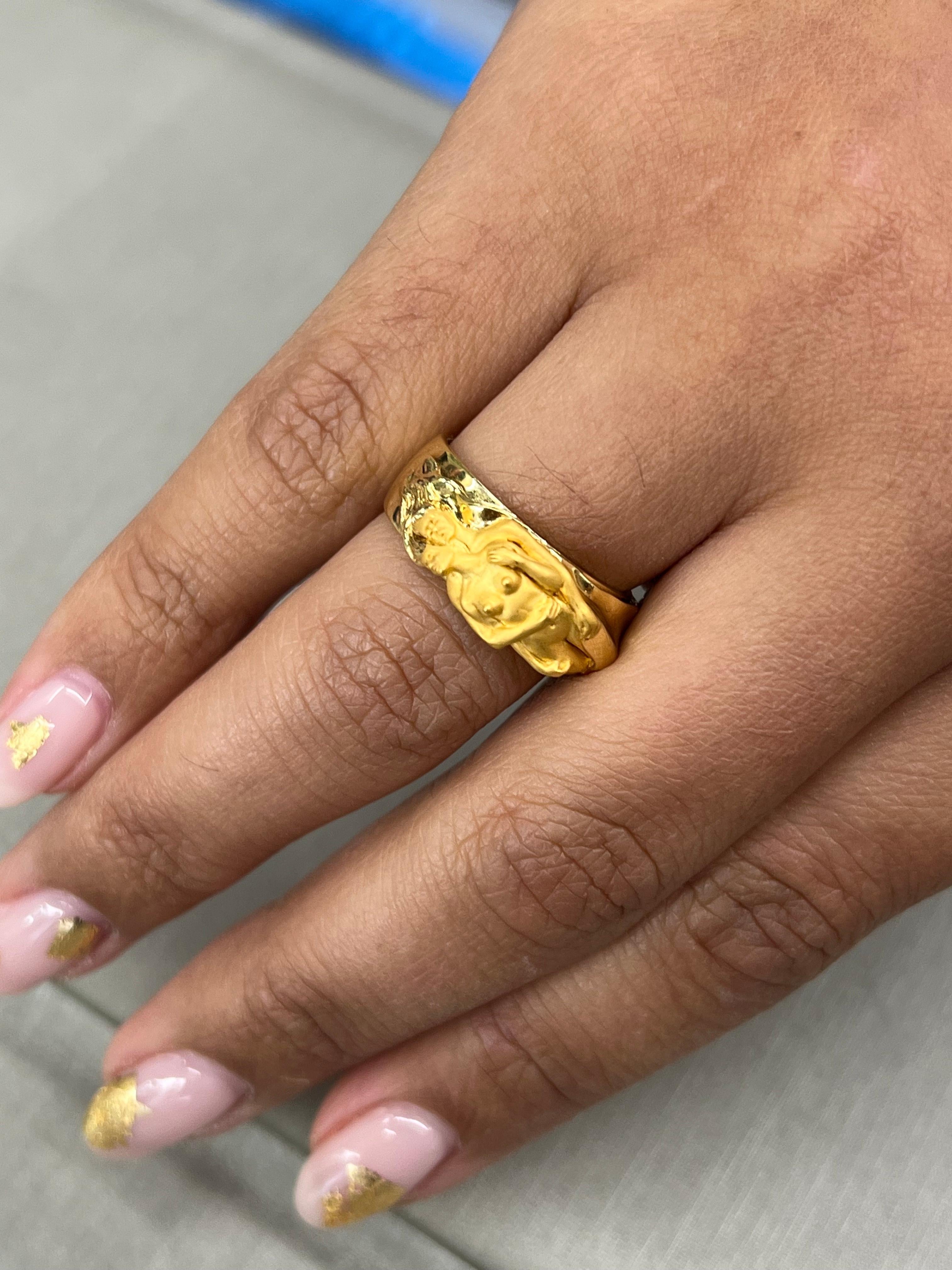 Carrera y Carrera Erotic Nude Lovers 18k Yellow Gold Band Ring  In Excellent Condition In MIAMI, FL