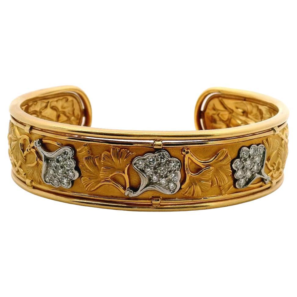 Beautiful cuff bracelet by Carrera Y Carrera with Gingko leaf pattern adorned with 30 round brilliant cut diamonds on the leaves. 18k yellow gold.

30 round cut diamonds approximately .94 caret weight.

Clarity grade is is VS1

Color grade is G-H