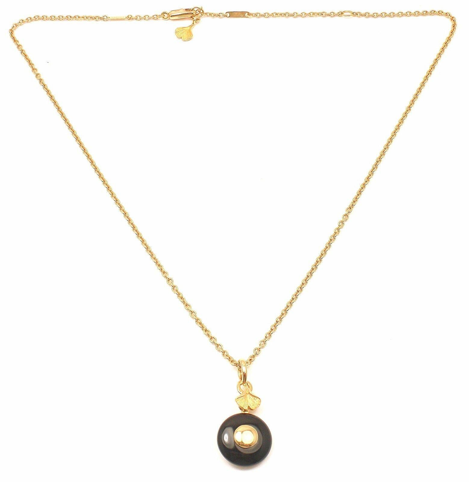 18k Yellow Gold Black Onyx Ginkgo Pendant Necklace by Carrera Y Carrera.
Details:
Measurements:
Weight: 10.2 grams
Length: 18