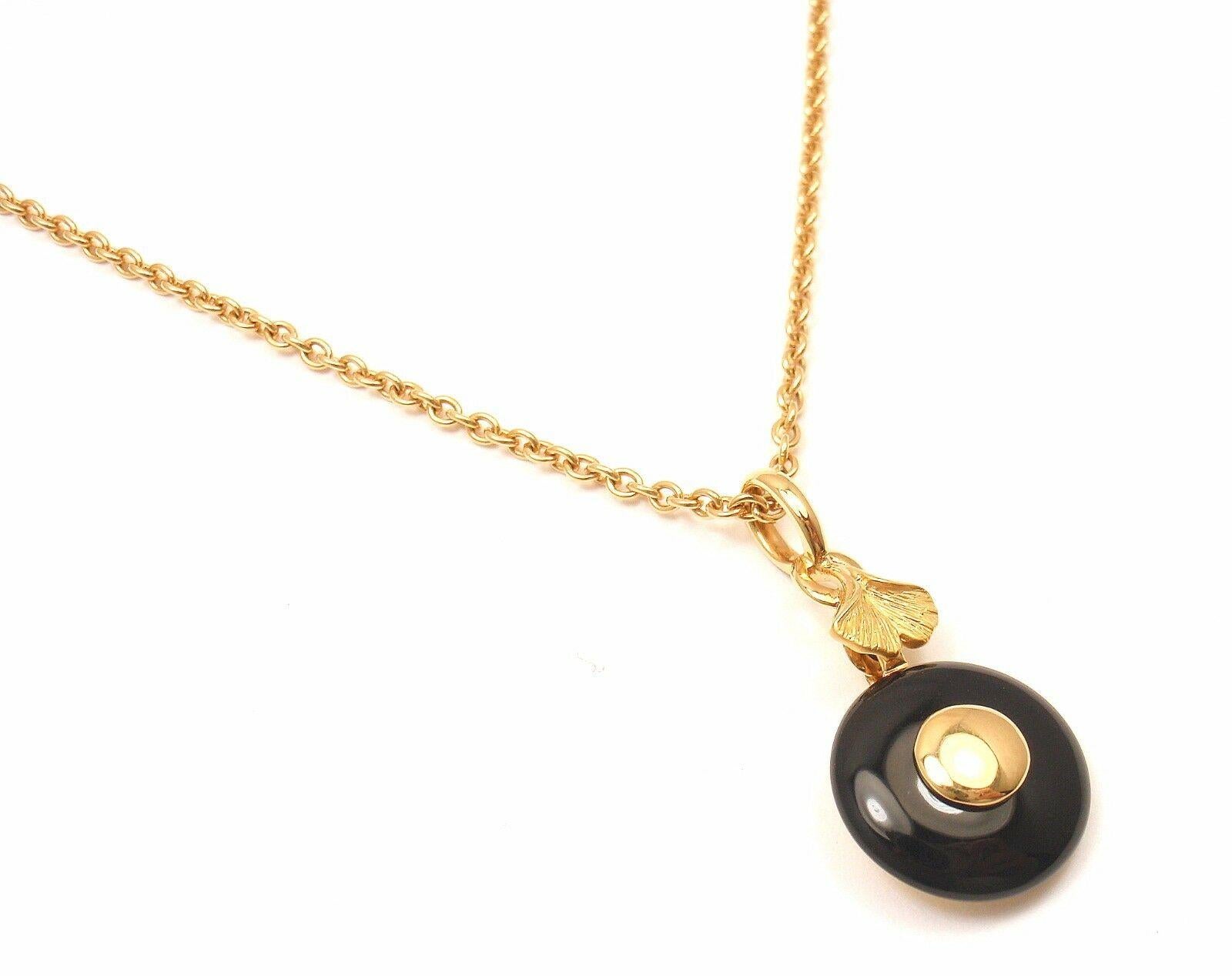 Carrera Y Carrera Ginkgo Black Onyx Yellow Gold Pendant Necklace In Excellent Condition For Sale In Holland, PA