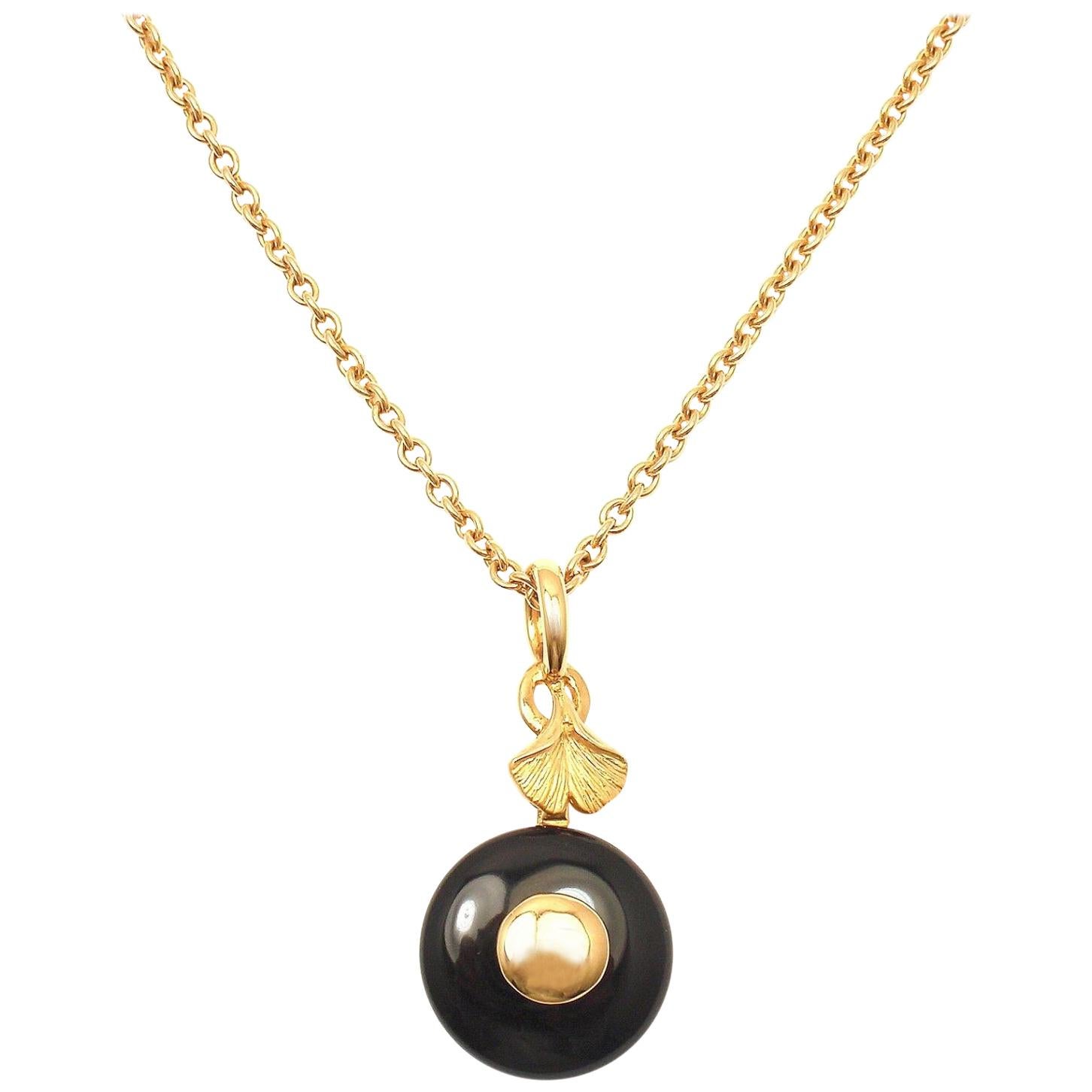 Carrera Y Carrera Ginkgo Black Onyx Yellow Gold Pendant Necklace For Sale