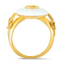 Carrera y Carrera Ginkgo Leaf 18 Karat Yellow Gold White Agate Round Ring