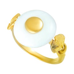 Carrera y Carrera Ginkgo Leaf 18 Karat Yellow Gold White Agate Round Ring