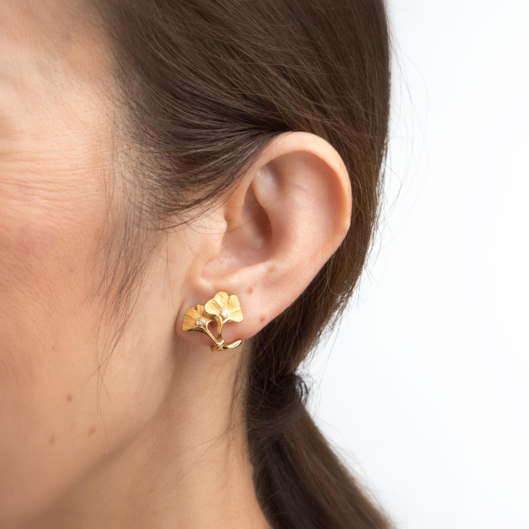 Modern Carrera y Carrera Ginko Leaf Diamond Earrings 18 Karat Gold Estate Jewelry