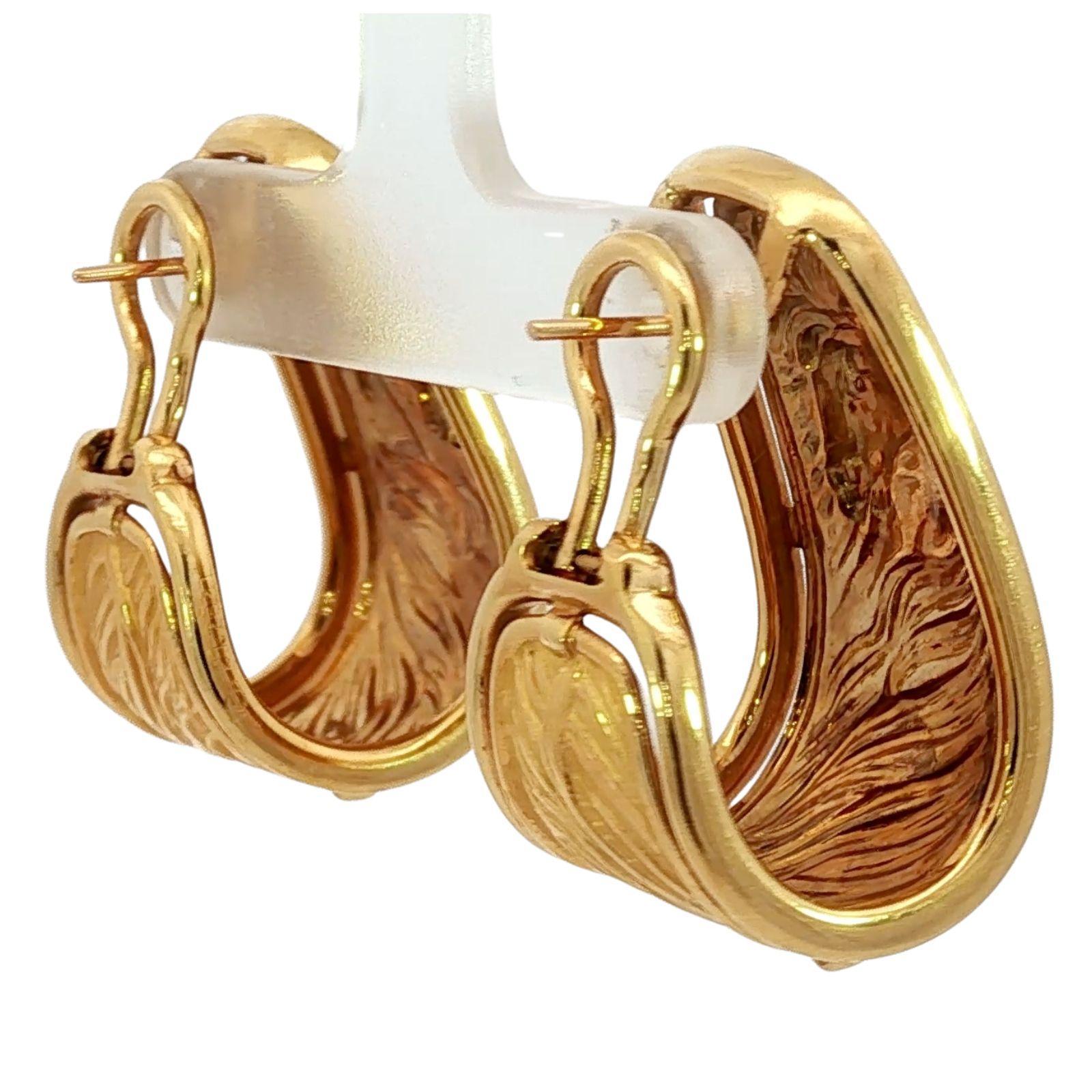 Orecchini a cerchio con motivo a cavallo Carrera y Carrera in oro giallo 18 carati con scatola in vendita 3