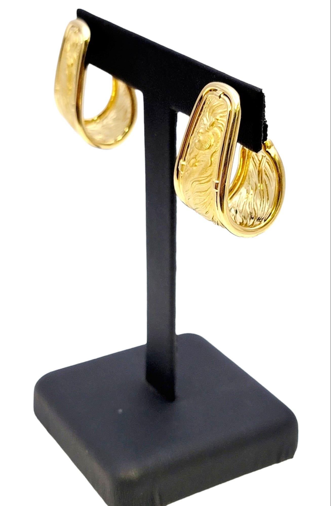 Carrera Y Carrera Horse Motif Pierced Hoop Earrings in 18 Karat Yellow Gold For Sale 11