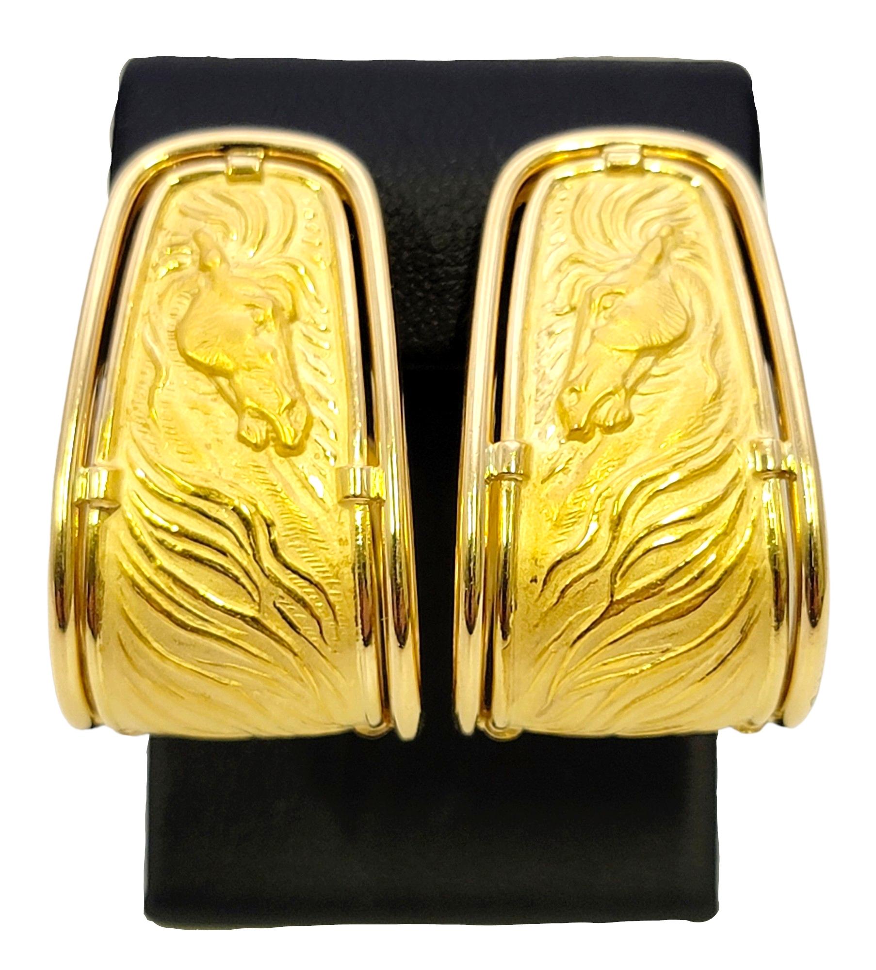 Carrera Y Carrera Horse Motif Pierced Hoop Earrings in 18 Karat Yellow Gold For Sale 12