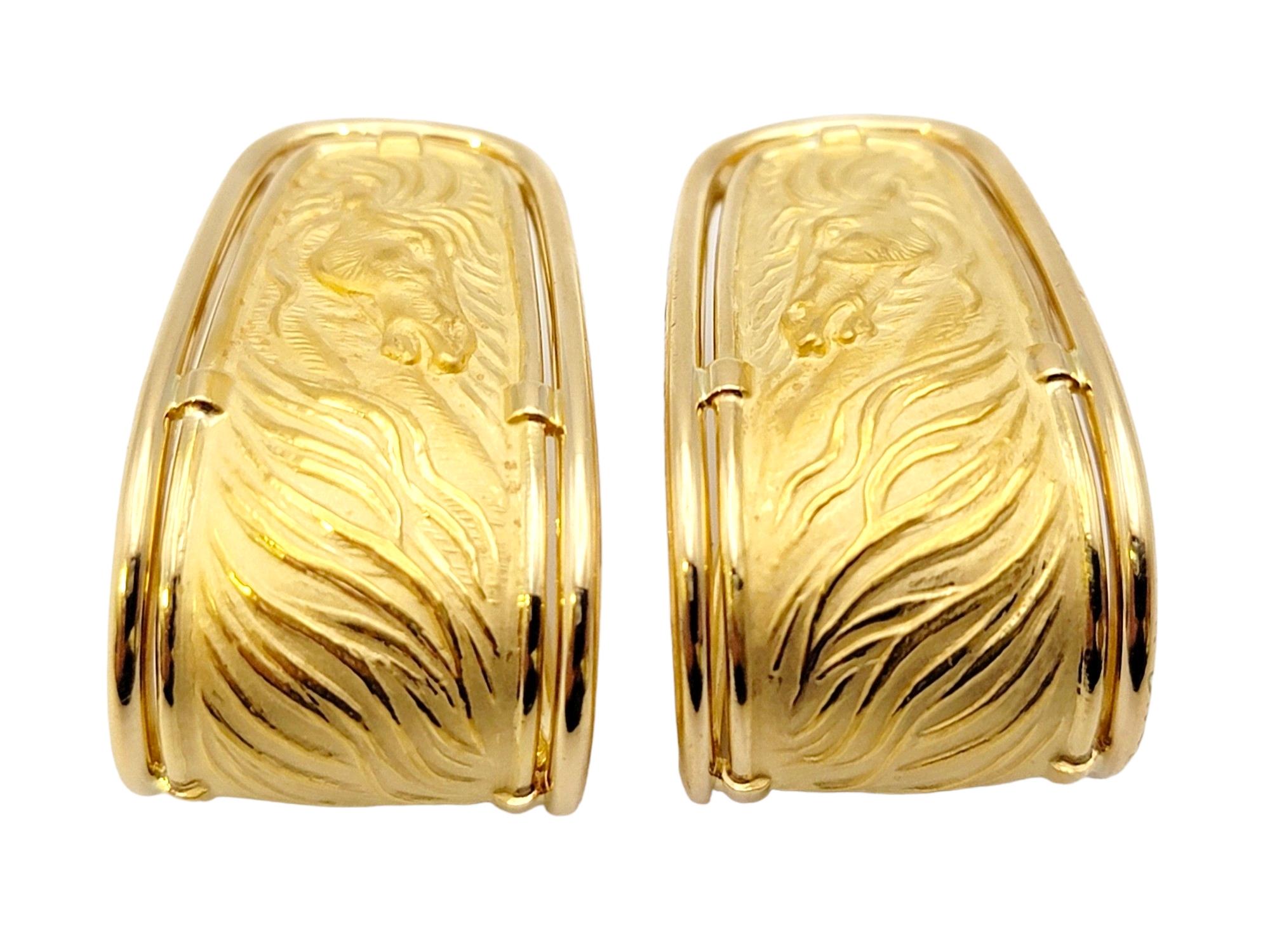 Contemporary Carrera Y Carrera Horse Motif Pierced Hoop Earrings in 18 Karat Yellow Gold For Sale