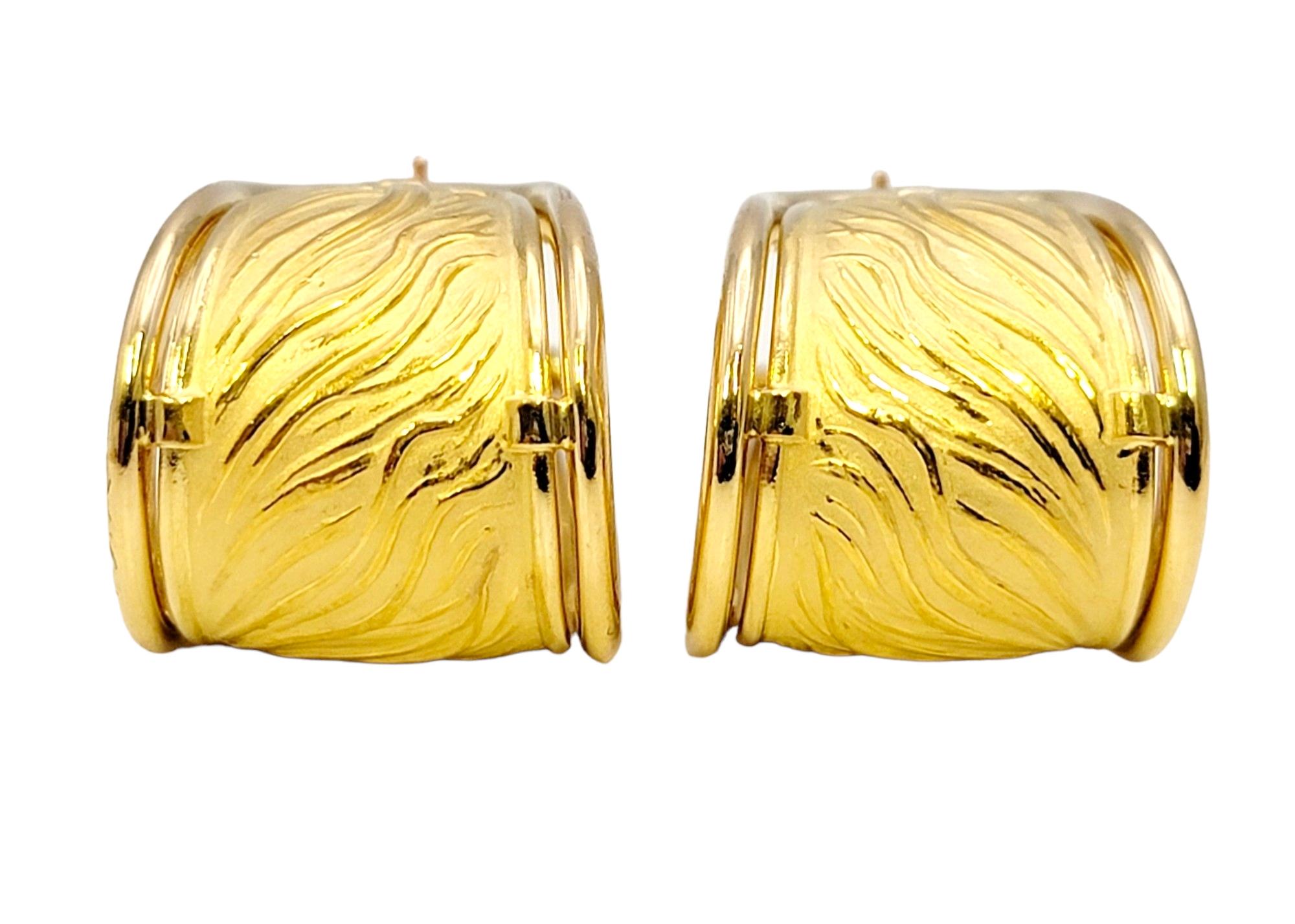 Women's Carrera Y Carrera Horse Motif Pierced Hoop Earrings in 18 Karat Yellow Gold For Sale