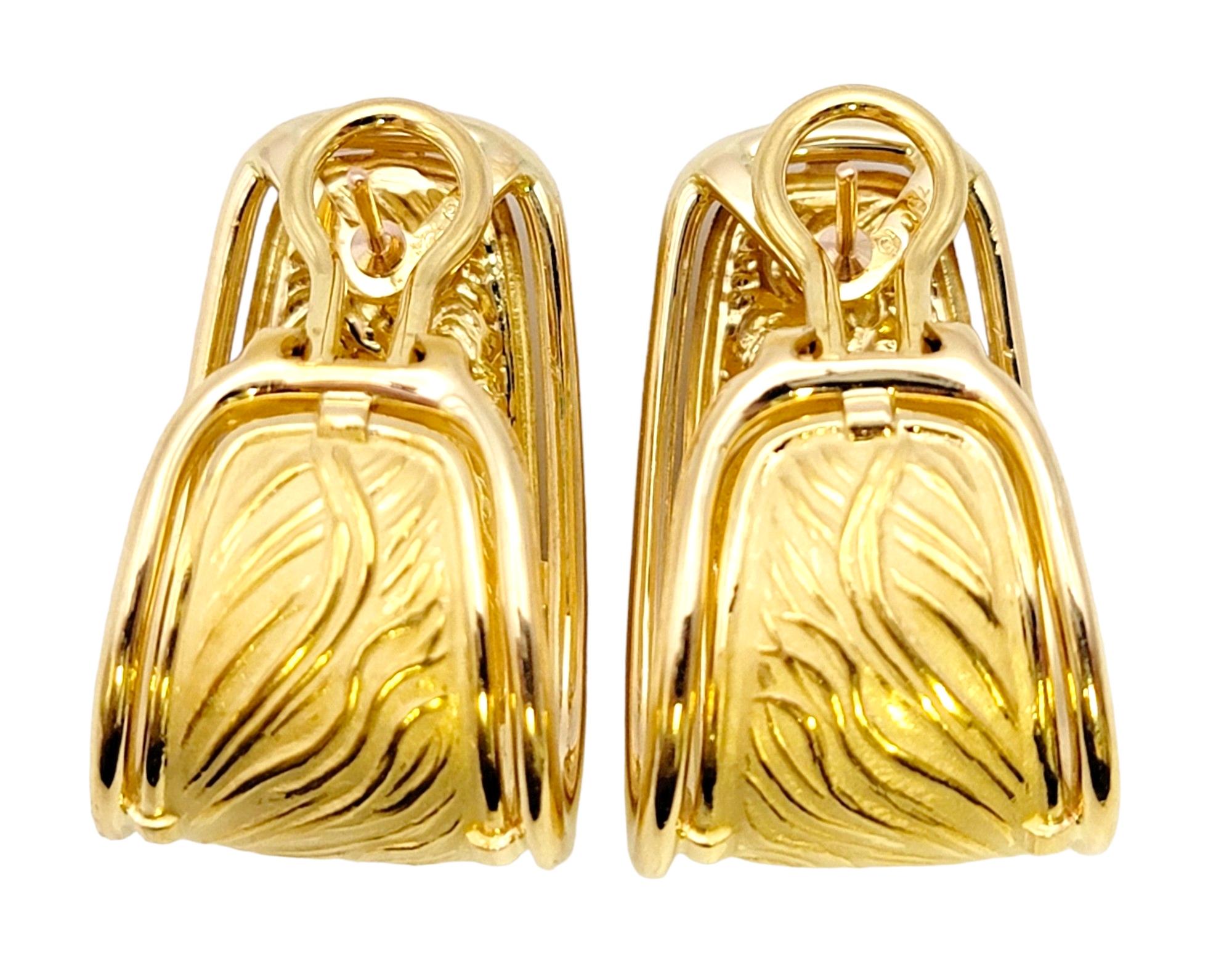 Carrera Y Carrera Horse Motif Pierced Hoop Earrings in 18 Karat Yellow Gold For Sale 1
