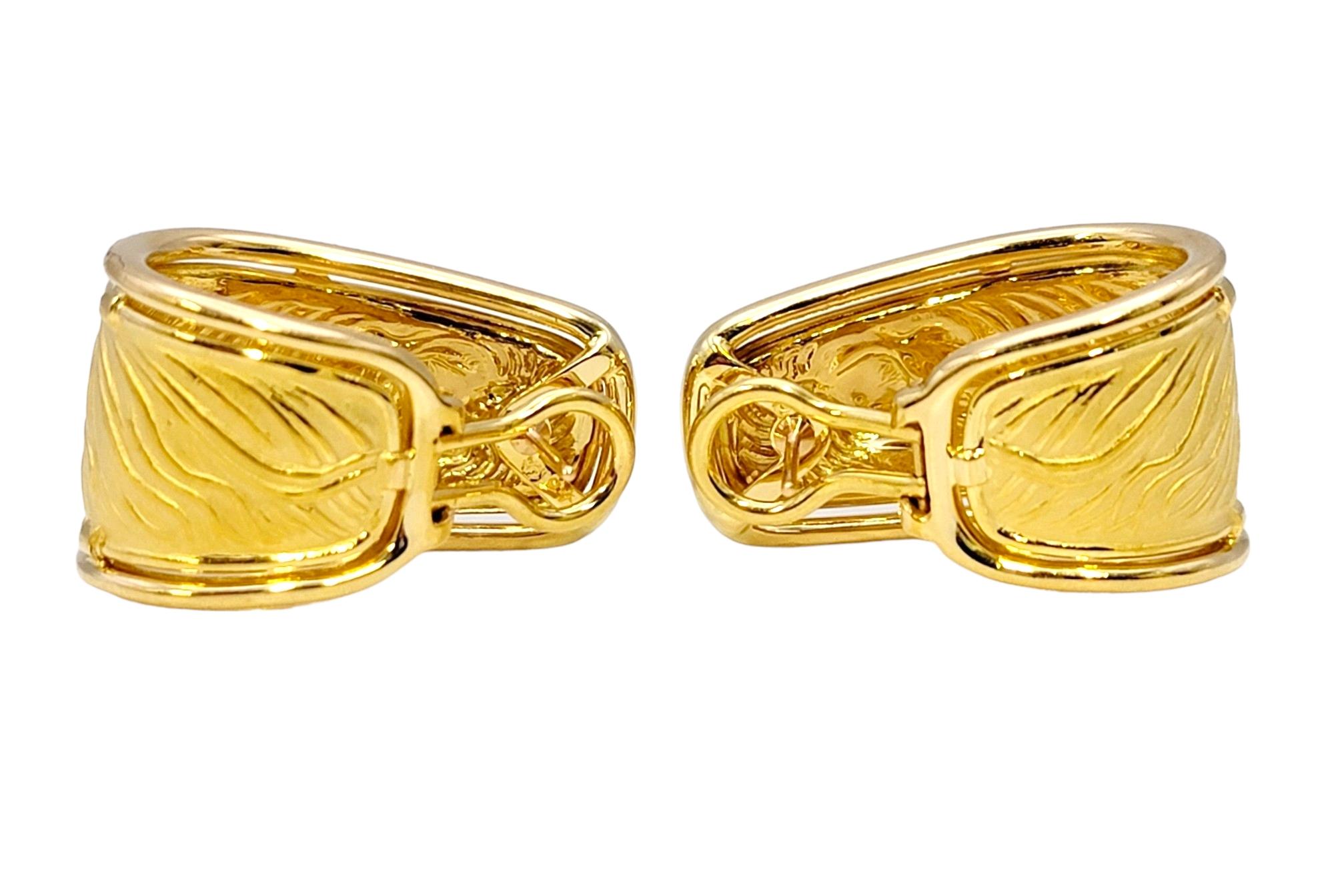Carrera Y Carrera Horse Motif Pierced Hoop Earrings in 18 Karat Yellow Gold For Sale 3