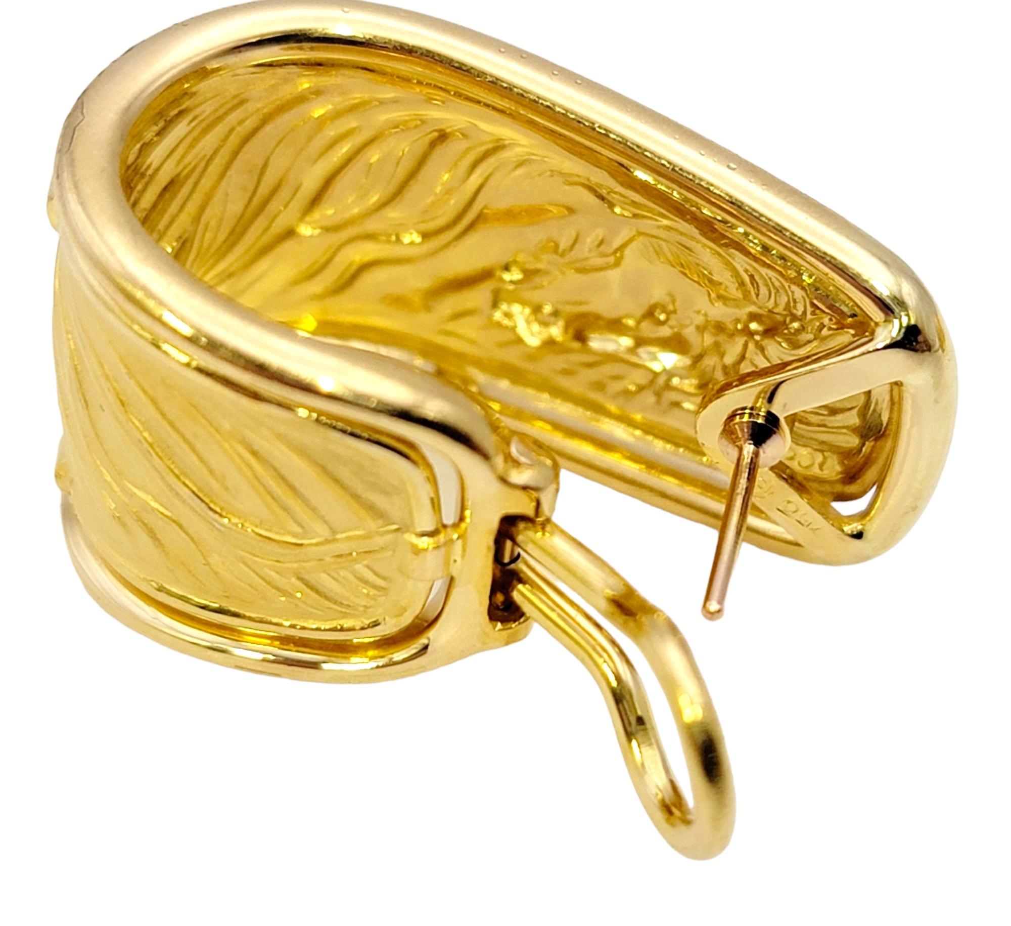 Carrera Y Carrera Horse Motif Pierced Hoop Earrings in 18 Karat Yellow Gold For Sale 4