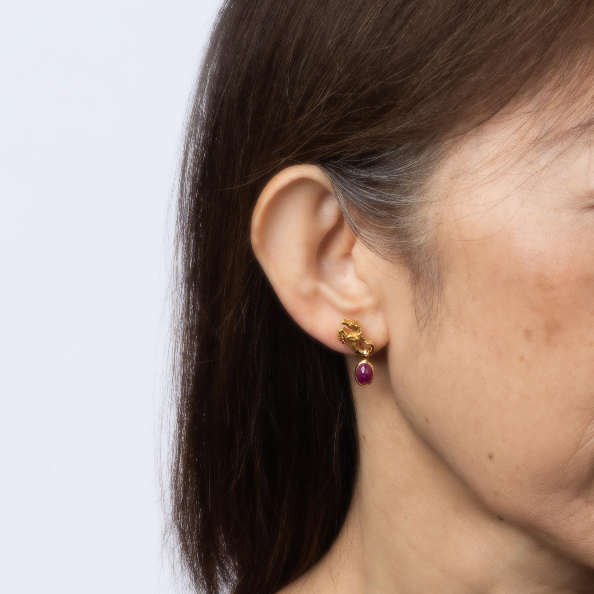 Carrera y Carrera Pendientes Gota Rubí Estate Oro Amarillo 18k Firmados Joyas Cabujón en venta