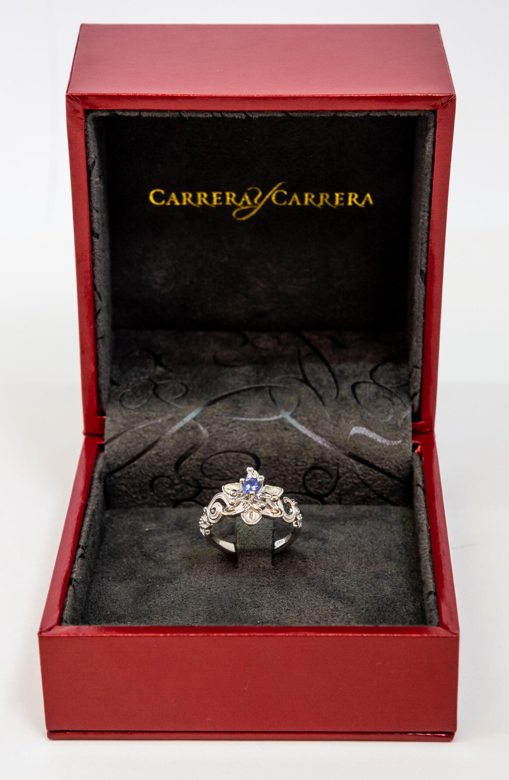 Women's Carrera y Carrera Jazmin 18k White Gold and Blue Sapphire Ring, 10070558 For Sale