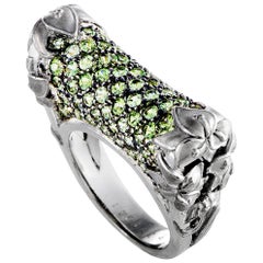Carrera y Carrera Jazmín 18 Karat White Gold Green Sapphire Pave Cylinder Ring