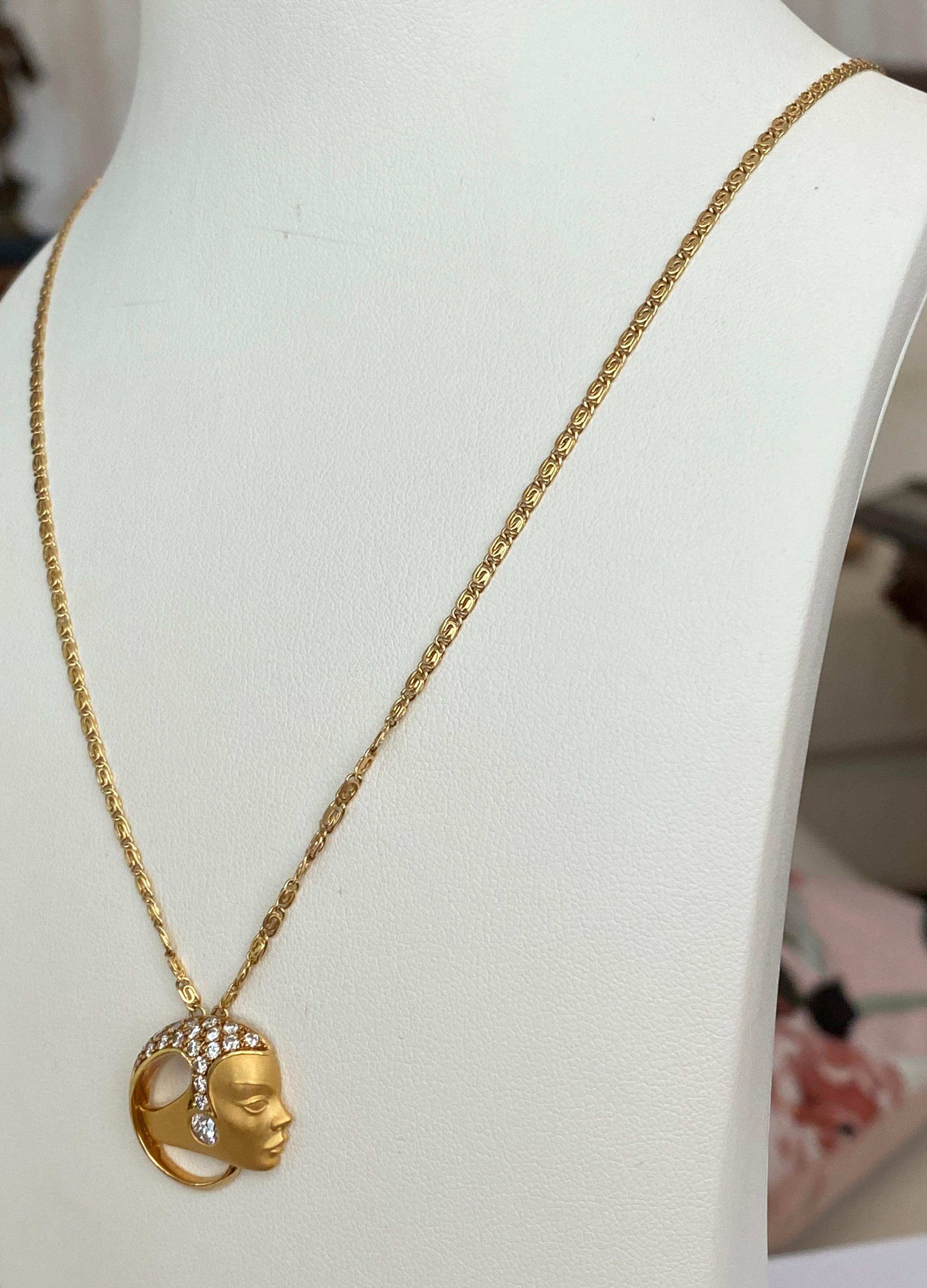 Carrera y Carrera Lady Head 18k Yellow Gold Diamond Pendant Necklace In Good Condition For Sale In AMSTERDAM, NL