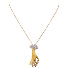 Carrera y Carrera 'Las Manos' Gold and Diamond Hand Motif Pendant Necklace
