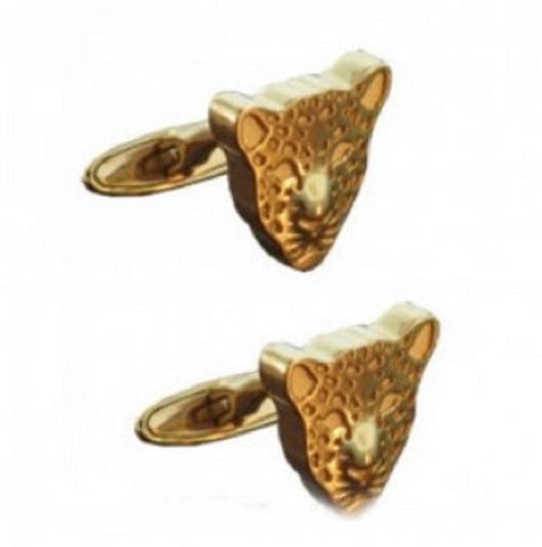 These Men’s Cufflinks comes in 18k Yellow Gold, featuring leopard heads. Cufflinks comes in fashion style. Total weight of the product are 15.5 gram