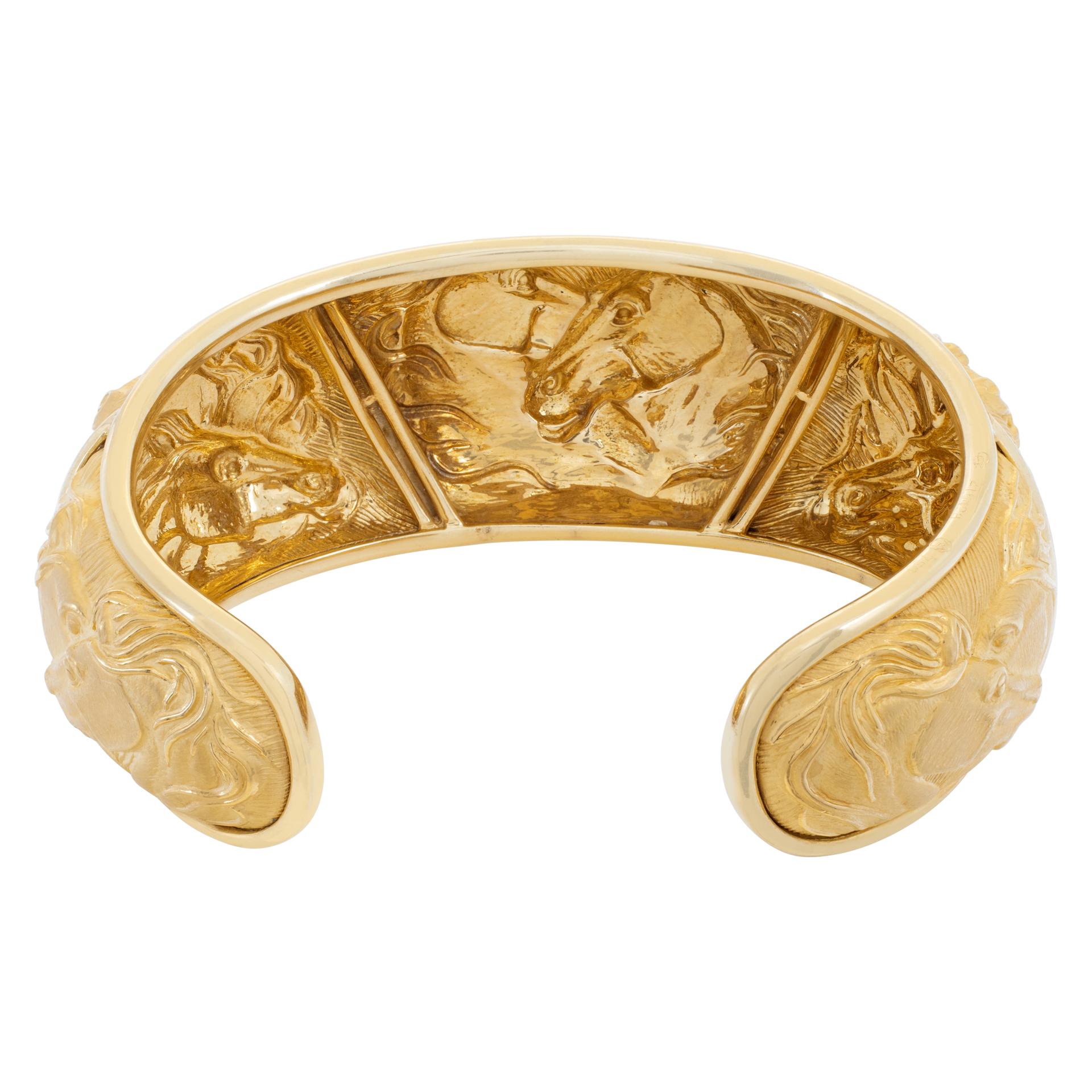 Women's or Men's Carrera y Carrera Mosaico collection 18 Karat yellow gold cuff bangle For Sale